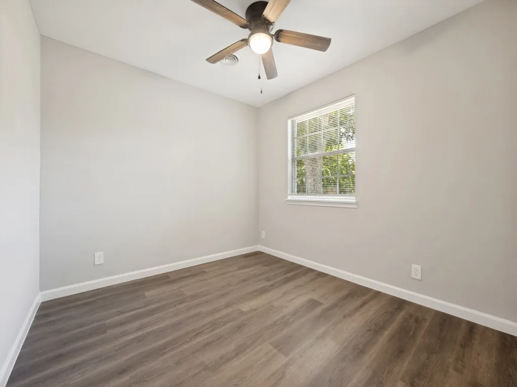 Single Family Residence For Sale in Dallas County , 2915 Hollandale Lane, Farmers Branch, Texas 75234, 4 Bedroom, 2 Bathroom, Garage spaces, 1,555 Sqft, built in 1960, mls#21319641, Real Estate Agent in Farmers Branch, Homes For Sale in Dallas county, Homes For Sale in Farmers Branch, Realtor in Farmers Branch Texas, Real Estate Brokerage Independent Realty Texas, Luminita Cordes Realtor