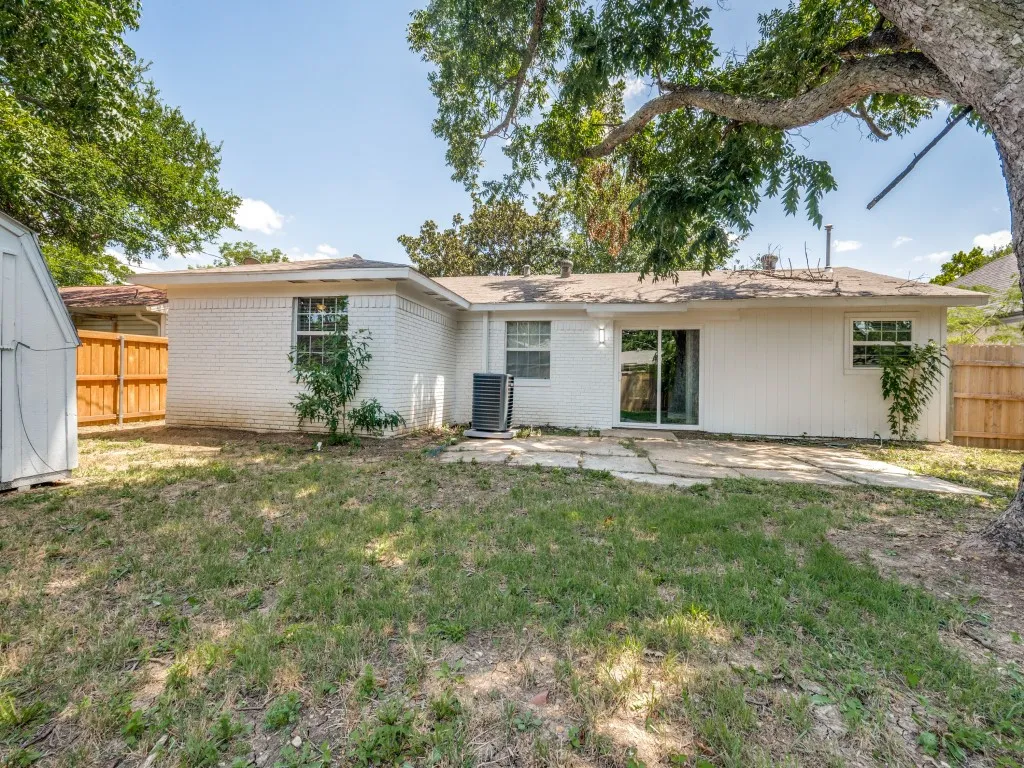 Single Family Residence For Sale in Dallas County , 2915 Hollandale Lane, Farmers Branch, Texas 75234, 4 Bedroom, 2 Bathroom, Garage spaces, 1,555 Sqft, built in 1960, mls#21319641, Real Estate Agent in Farmers Branch, Homes For Sale in Dallas county, Homes For Sale in Farmers Branch, Realtor in Farmers Branch Texas, Real Estate Brokerage Independent Realty Texas, Luminita Cordes Realtor