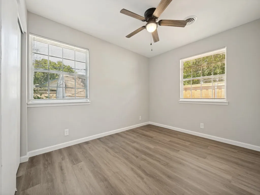 Single Family Residence For Sale in Dallas County , 2915 Hollandale Lane, Farmers Branch, Texas 75234, 4 Bedroom, 2 Bathroom, Garage spaces, 1,555 Sqft, built in 1960, mls#21319641, Real Estate Agent in Farmers Branch, Homes For Sale in Dallas county, Homes For Sale in Farmers Branch, Realtor in Farmers Branch Texas, Real Estate Brokerage Independent Realty Texas, Luminita Cordes Realtor