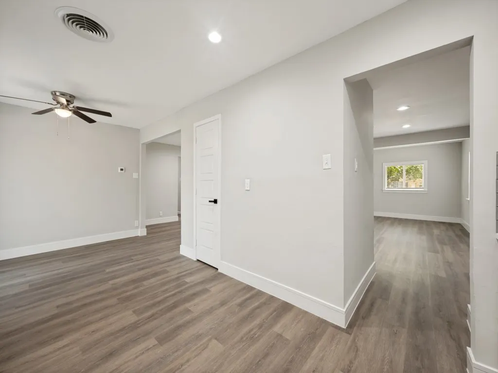 Single Family Residence For Sale in Dallas County , 2915 Hollandale Lane, Farmers Branch, Texas 75234, 4 Bedroom, 2 Bathroom, Garage spaces, 1,555 Sqft, built in 1960, mls#21319641, Real Estate Agent in Farmers Branch, Homes For Sale in Dallas county, Homes For Sale in Farmers Branch, Realtor in Farmers Branch Texas, Real Estate Brokerage Independent Realty Texas, Luminita Cordes Realtor