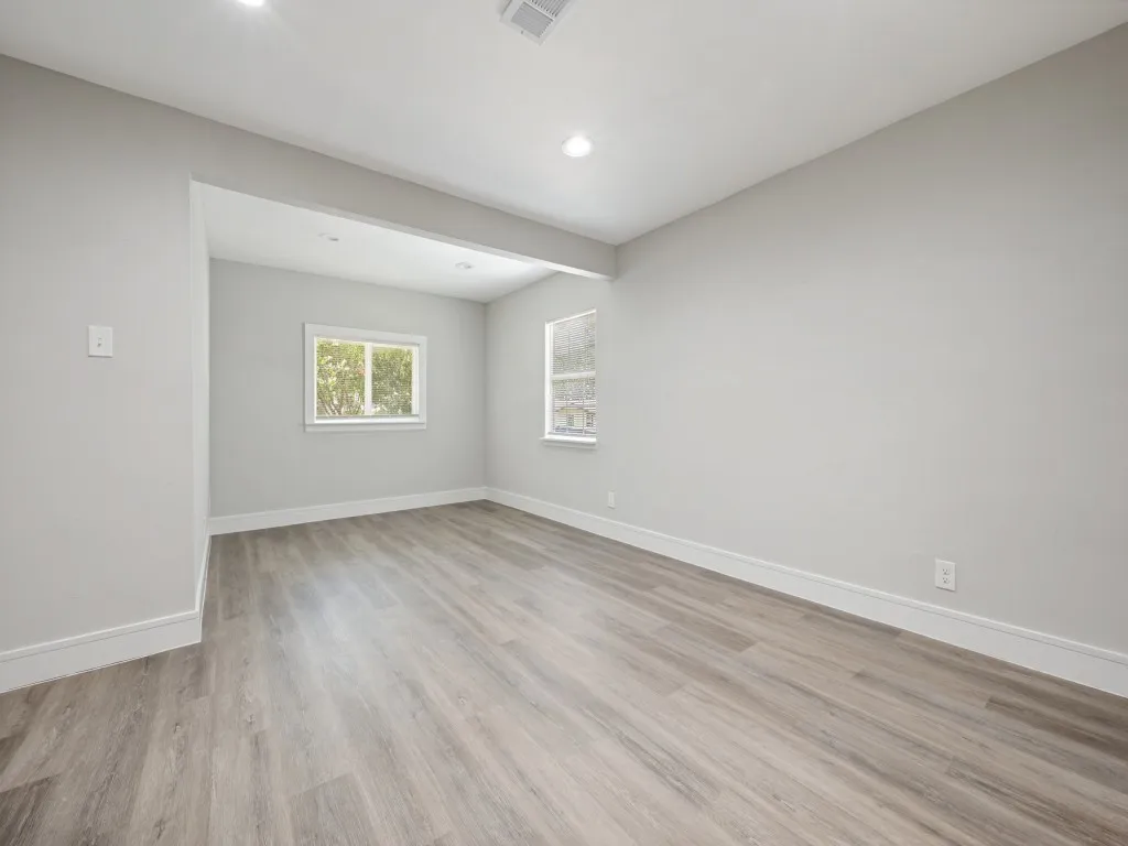 Single Family Residence For Sale in Dallas County , 2915 Hollandale Lane, Farmers Branch, Texas 75234, 4 Bedroom, 2 Bathroom, Garage spaces, 1,555 Sqft, built in 1960, mls#21319641, Real Estate Agent in Farmers Branch, Homes For Sale in Dallas county, Homes For Sale in Farmers Branch, Realtor in Farmers Branch Texas, Real Estate Brokerage Independent Realty Texas, Luminita Cordes Realtor