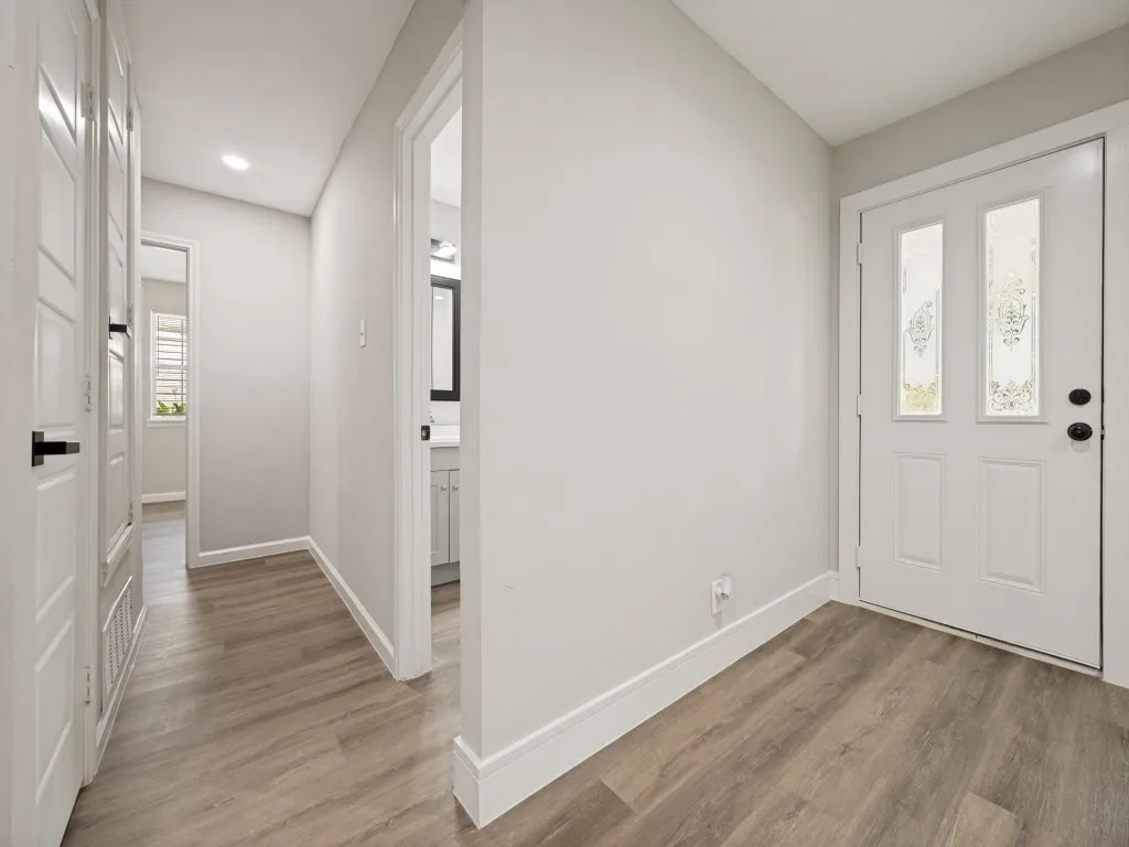 Single Family Residence For Sale in Dallas County , 2915 Hollandale Lane, Farmers Branch, Texas 75234, 4 Bedroom, 2 Bathroom, Garage spaces, 1,555 Sqft, built in 1960, mls#21319641, Real Estate Agent in Farmers Branch, Homes For Sale in Dallas county, Homes For Sale in Farmers Branch, Realtor in Farmers Branch Texas, Real Estate Brokerage Independent Realty Texas, Luminita Cordes Realtor