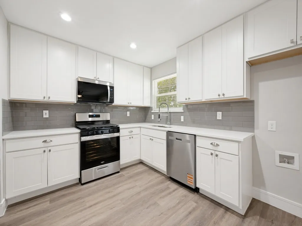 Single Family Residence For Sale in Dallas County , 2915 Hollandale Lane, Farmers Branch, Texas 75234, 4 Bedroom, 2 Bathroom, Garage spaces, 1,555 Sqft, built in 1960, mls#21319641, Real Estate Agent in Farmers Branch, Homes For Sale in Dallas county, Homes For Sale in Farmers Branch, Realtor in Farmers Branch Texas, Real Estate Brokerage Independent Realty Texas, Luminita Cordes Realtor