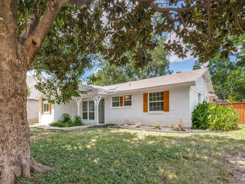 Single Family Residence For Sale in Dallas County , 2915 Hollandale Lane, Farmers Branch, Texas 75234, 4 Bedroom, 2 Bathroom, Garage spaces, 1,555 Sqft, built in 1960, mls#21319641, Real Estate Agent in Farmers Branch, Homes For Sale in Dallas county, Homes For Sale in Farmers Branch, Realtor in Farmers Branch Texas, Real Estate Brokerage Independent Realty Texas, Luminita Cordes Realtor