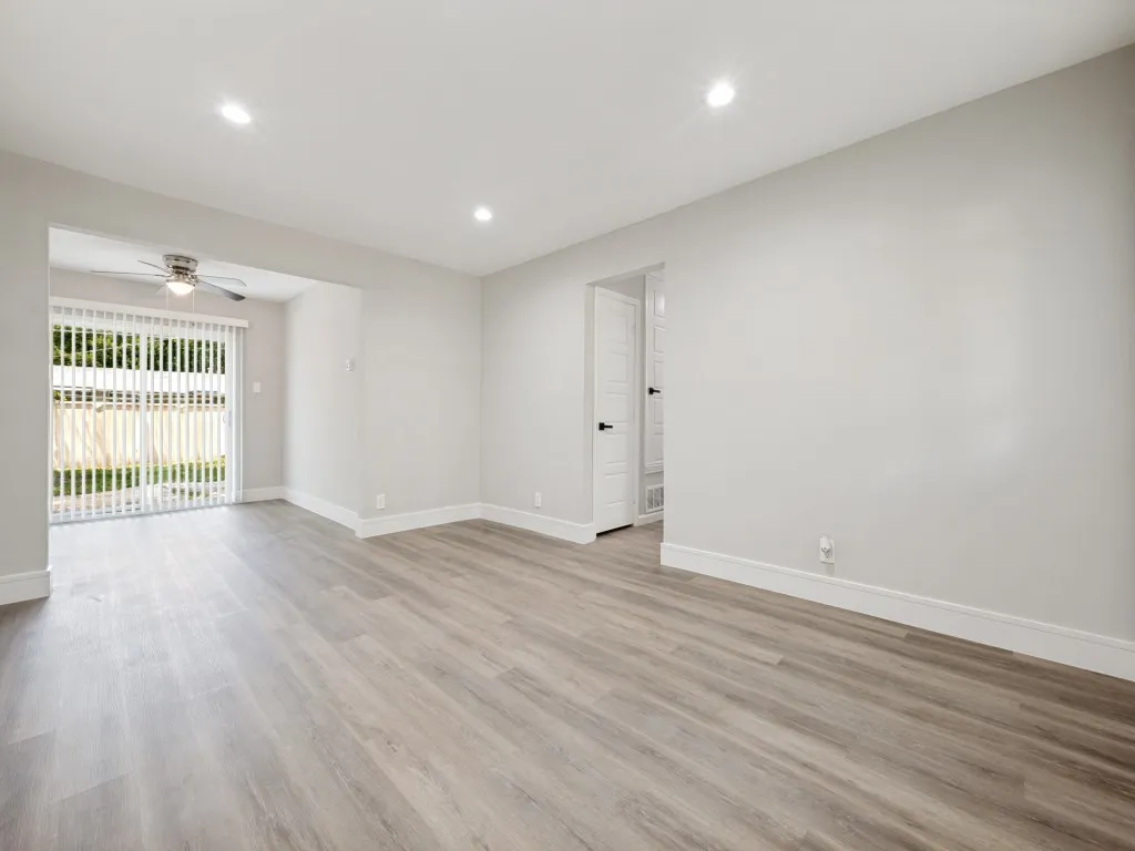 Single Family Residence For Sale in Dallas County , 2915 Hollandale Lane, Farmers Branch, Texas 75234, 4 Bedroom, 2 Bathroom, Garage spaces, 1,555 Sqft, built in 1960, mls#21319641, Real Estate Agent in Farmers Branch, Homes For Sale in Dallas county, Homes For Sale in Farmers Branch, Realtor in Farmers Branch Texas, Real Estate Brokerage Independent Realty Texas, Luminita Cordes Realtor