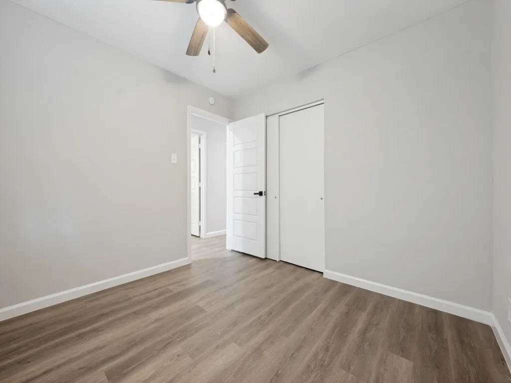 Single Family Residence For Sale in Dallas County , 2915 Hollandale Lane, Farmers Branch, Texas 75234, 4 Bedroom, 2 Bathroom, Garage spaces, 1,555 Sqft, built in 1960, mls#21319641, Real Estate Agent in Farmers Branch, Homes For Sale in Dallas county, Homes For Sale in Farmers Branch, Realtor in Farmers Branch Texas, Real Estate Brokerage Independent Realty Texas, Luminita Cordes Realtor
