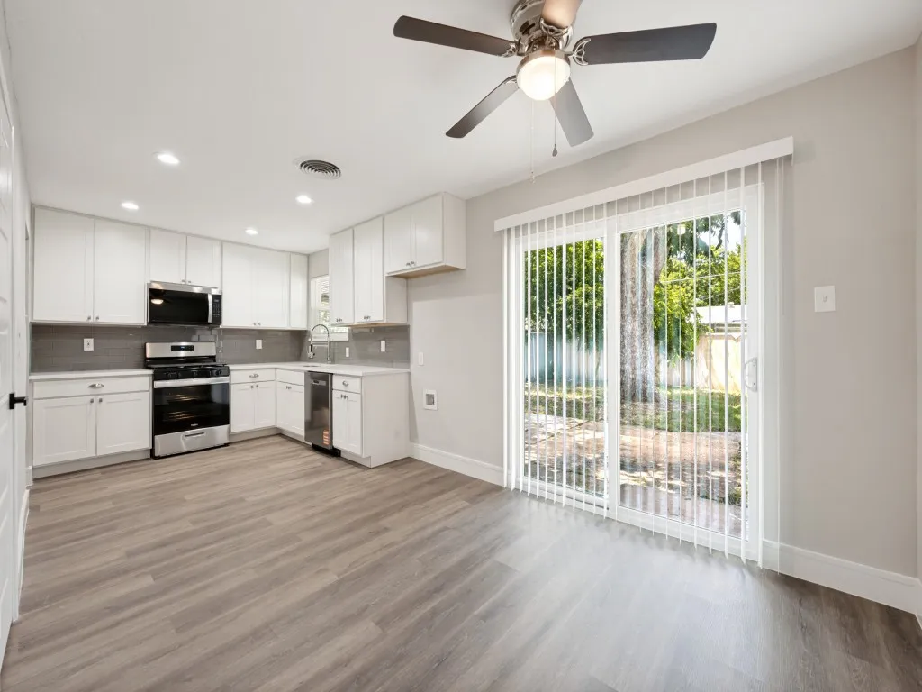 Single Family Residence For Sale in Dallas County , 2915 Hollandale Lane, Farmers Branch, Texas 75234, 4 Bedroom, 2 Bathroom, Garage spaces, 1,555 Sqft, built in 1960, mls#21319641, Real Estate Agent in Farmers Branch, Homes For Sale in Dallas county, Homes For Sale in Farmers Branch, Realtor in Farmers Branch Texas, Real Estate Brokerage Independent Realty Texas, Luminita Cordes Realtor