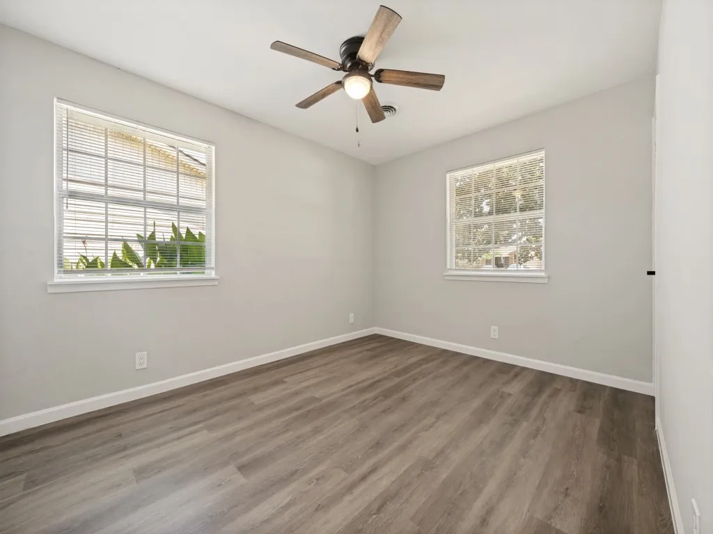 Single Family Residence For Sale in Dallas County , 2915 Hollandale Lane, Farmers Branch, Texas 75234, 4 Bedroom, 2 Bathroom, Garage spaces, 1,555 Sqft, built in 1960, mls#21319641, Real Estate Agent in Farmers Branch, Homes For Sale in Dallas county, Homes For Sale in Farmers Branch, Realtor in Farmers Branch Texas, Real Estate Brokerage Independent Realty Texas, Luminita Cordes Realtor