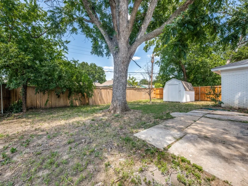 Single Family Residence For Sale in Dallas County , 2915 Hollandale Lane, Farmers Branch, Texas 75234, 4 Bedroom, 2 Bathroom, Garage spaces, 1,555 Sqft, built in 1960, mls#21319641, Real Estate Agent in Farmers Branch, Homes For Sale in Dallas county, Homes For Sale in Farmers Branch, Realtor in Farmers Branch Texas, Real Estate Brokerage Independent Realty Texas, Luminita Cordes Realtor