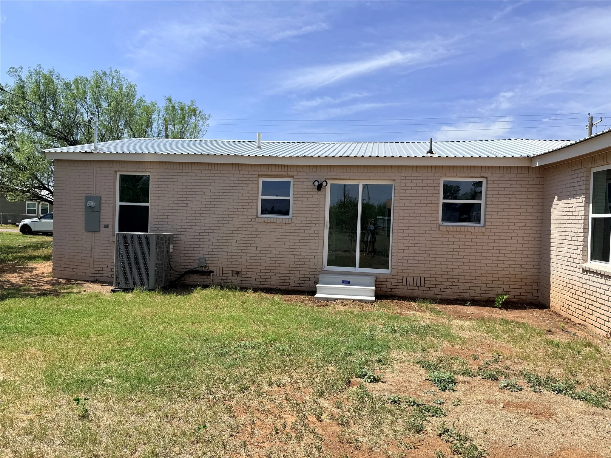Single Family Residence For Sale in Stonewall County , 424 W Santa Fe Avenue, Aspermont, Texas 79502, 3 Bedroom, 2 Bathroom, Garage spaces, 1,760 Sqft, built in 1950, mls#21319575, Real Estate Agent in Aspermont, Homes For Sale in Stonewall county, Homes For Sale in Aspermont, Realtor in Aspermont Texas, Real Estate Brokerage Independent Realty Texas, Luminita Cordes Realtor