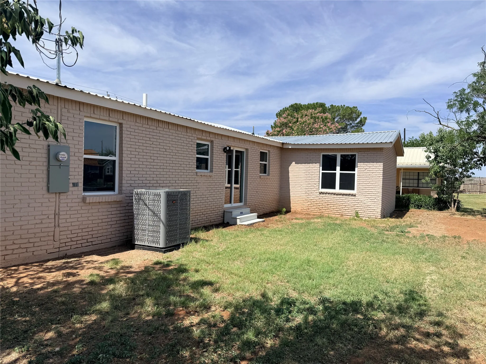Single Family Residence For Sale in Stonewall County , 424 W Santa Fe Avenue, Aspermont, Texas 79502, 3 Bedroom, 2 Bathroom, Garage spaces, 1,760 Sqft, built in 1950, mls#21319575, Real Estate Agent in Aspermont, Homes For Sale in Stonewall county, Homes For Sale in Aspermont, Realtor in Aspermont Texas, Real Estate Brokerage Independent Realty Texas, Luminita Cordes Realtor