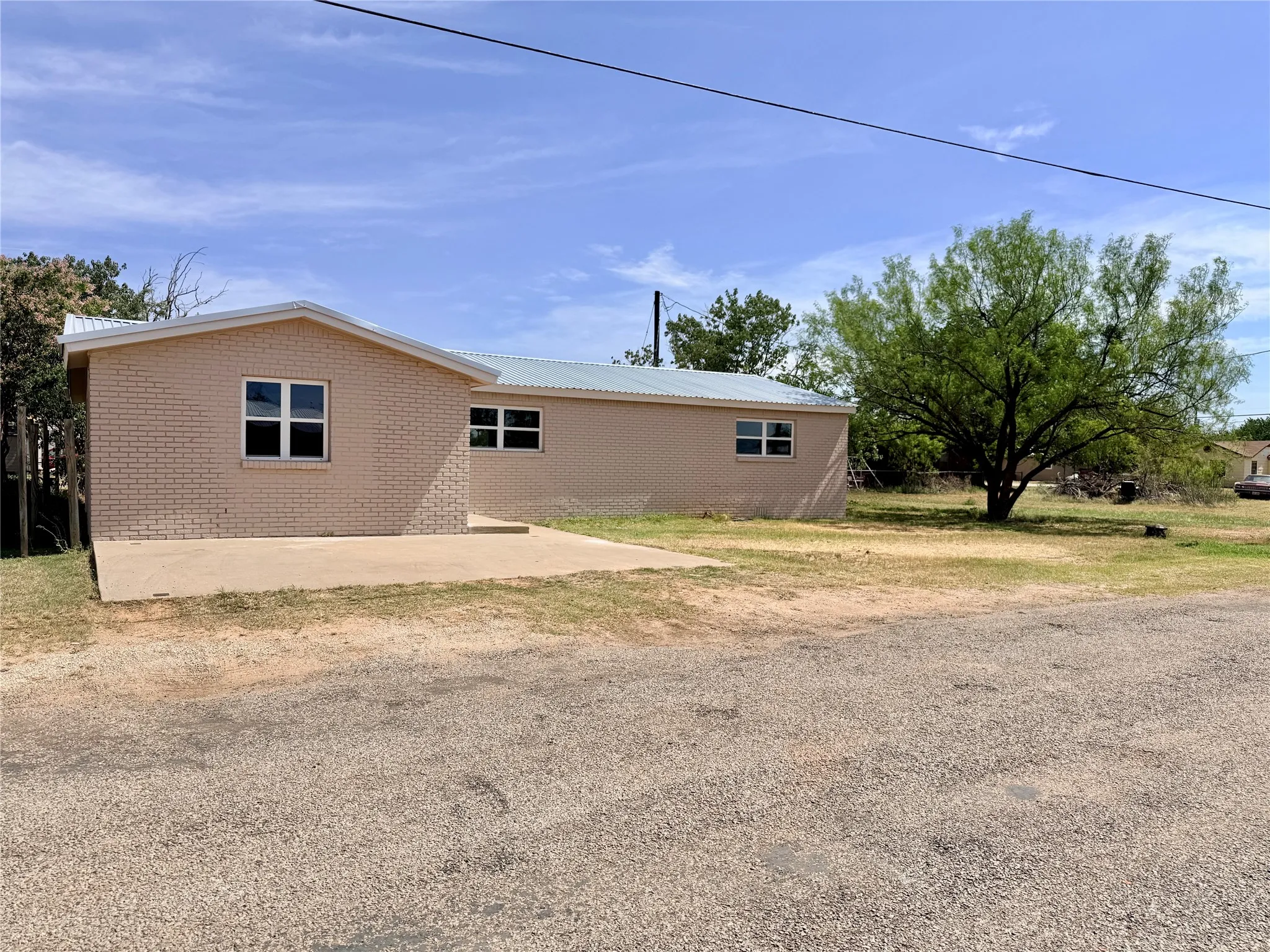 Single Family Residence For Sale in Stonewall County , 424 W Santa Fe Avenue, Aspermont, Texas 79502, 3 Bedroom, 2 Bathroom, Garage spaces, 1,760 Sqft, built in 1950, mls#21319575, Real Estate Agent in Aspermont, Homes For Sale in Stonewall county, Homes For Sale in Aspermont, Realtor in Aspermont Texas, Real Estate Brokerage Independent Realty Texas, Luminita Cordes Realtor