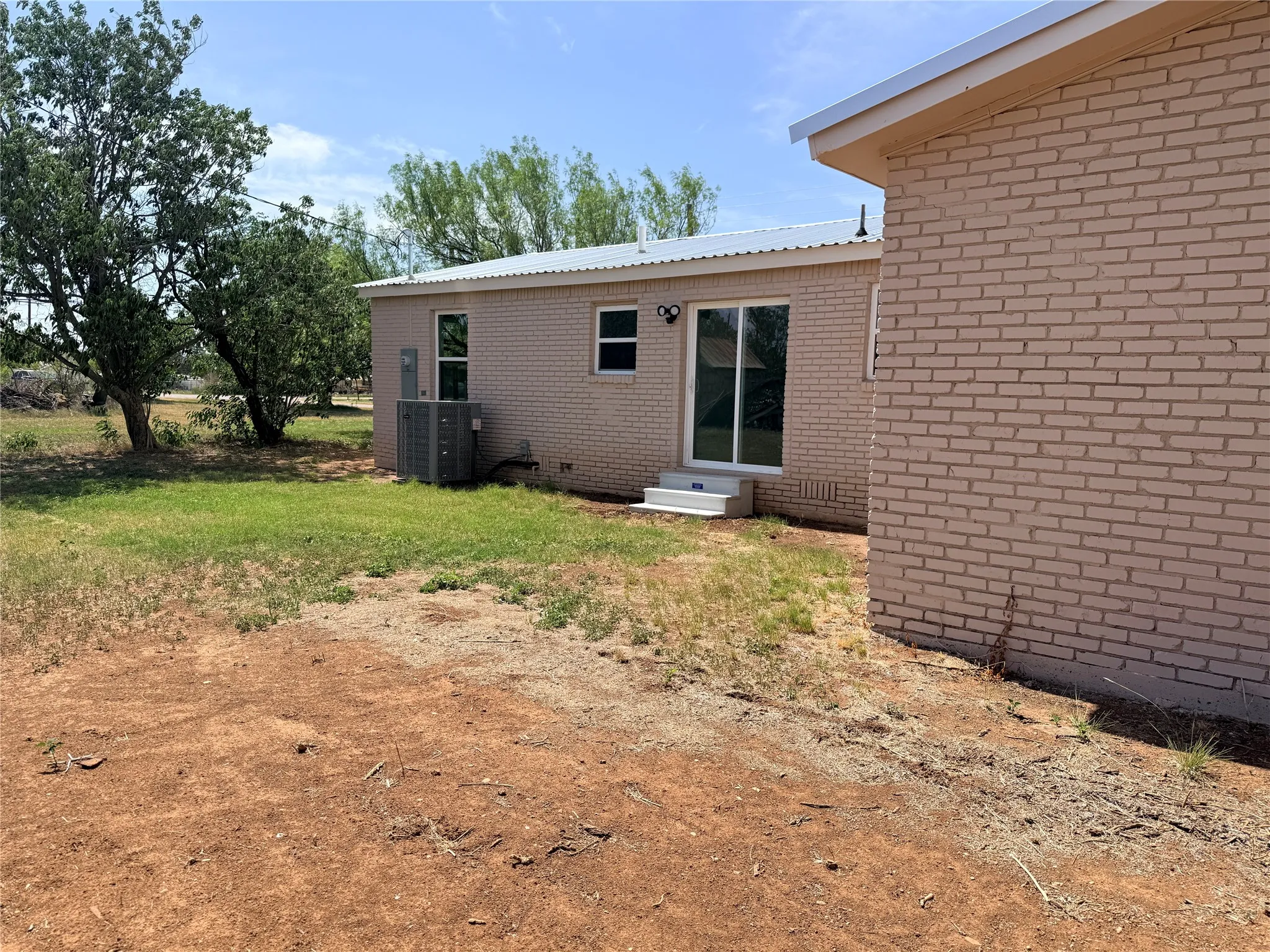 Single Family Residence For Sale in Stonewall County , 424 W Santa Fe Avenue, Aspermont, Texas 79502, 3 Bedroom, 2 Bathroom, Garage spaces, 1,760 Sqft, built in 1950, mls#21319575, Real Estate Agent in Aspermont, Homes For Sale in Stonewall county, Homes For Sale in Aspermont, Realtor in Aspermont Texas, Real Estate Brokerage Independent Realty Texas, Luminita Cordes Realtor