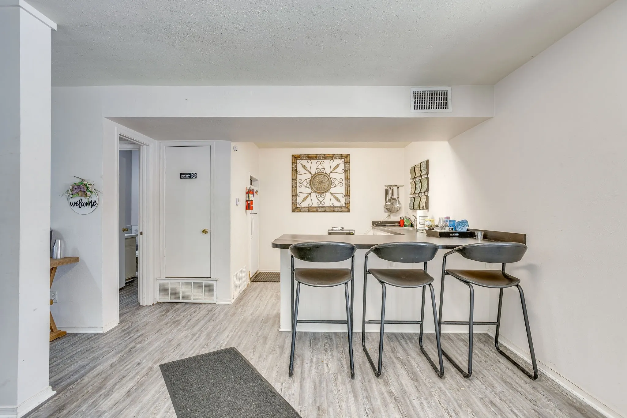 Condominium For Sale in Tarrant County , 4102 Ridglea Country Club Drive 1503, Fort Worth, Texas 76126, 3 Bedrooms, 2 Bathrooms, Garage spaces, 1,561 Sqft, built in 1968, Price $200,000, mls#21318505, Real Estate Agent in Fort Worth, Homes For Sale in Tarrant county, Homes For Sale in Fort Worth, Realtor in Fort Worth Texas, Real Estate Brokerage Independent Realty Texas, Luminita Cordes Realtor