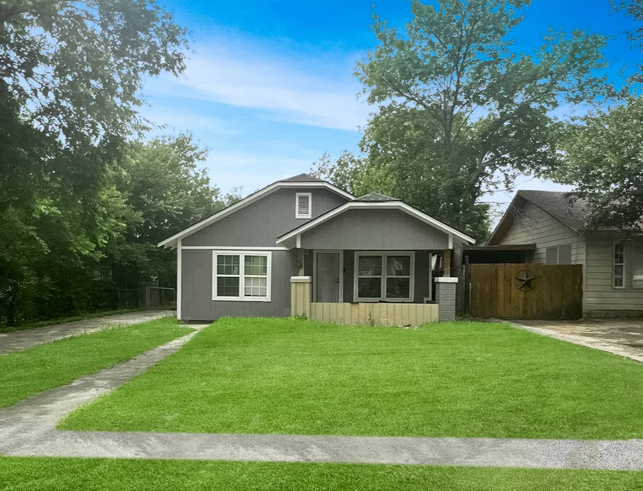Single Family Residence For Sale in Tarrant County , 3116 6th Avenue, Fort Worth, Texas 76110, 4 Bedroom, 2 Bathroom, Garage spaces, 1,176 Sqft, built in 1928, mls#21319562, Real Estate Agent in Fort Worth, Homes For Sale in Tarrant county, Homes For Sale in Fort Worth, Realtor in Fort Worth Texas, Real Estate Brokerage Independent Realty Texas, Luminita Cordes Realtor