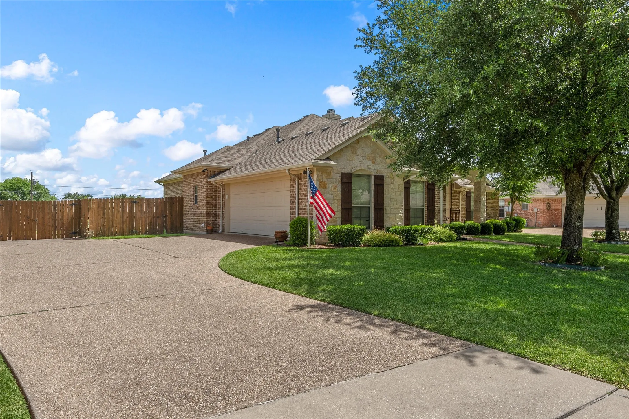 Single Family Residence For Sale in Mc Lennan County , 208 Silver Spur Trail, Mc Gregor, Texas 76657, 4 Bedroom, 2 Bathroom, 2 Garage spaces, 2,196 Sqft, built in 2007, mls#21318924, Real Estate Agent in Mc Gregor, Homes For Sale in Mc Lennan county, Homes For Sale in Mc Gregor, Realtor in Mc Gregor Texas, Real Estate Brokerage Independent Realty Texas, Luminita Cordes Realtor
