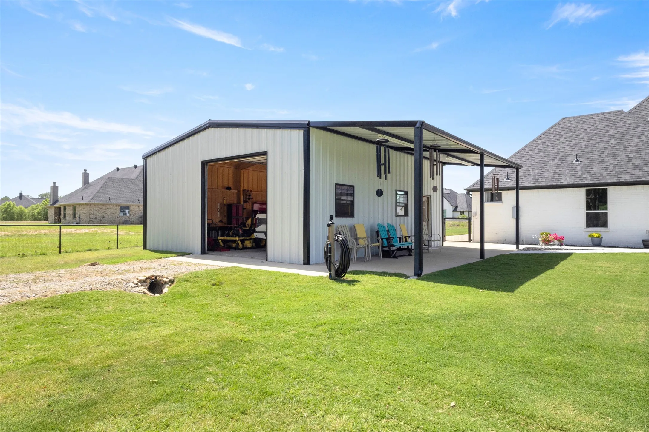 Single Family Residence For Sale in Parker County , 628 Winkler Way, Springtown, Texas 76082, 3 Bedroom, 3 Bathroom, 3 Garage spaces, 2,332 Sqft, built in 2022, mls#21318115, Real Estate Agent in Springtown, Homes For Sale in Parker county, Homes For Sale in Springtown, Realtor in Springtown Texas, Real Estate Brokerage Independent Realty Texas, Luminita Cordes Realtor