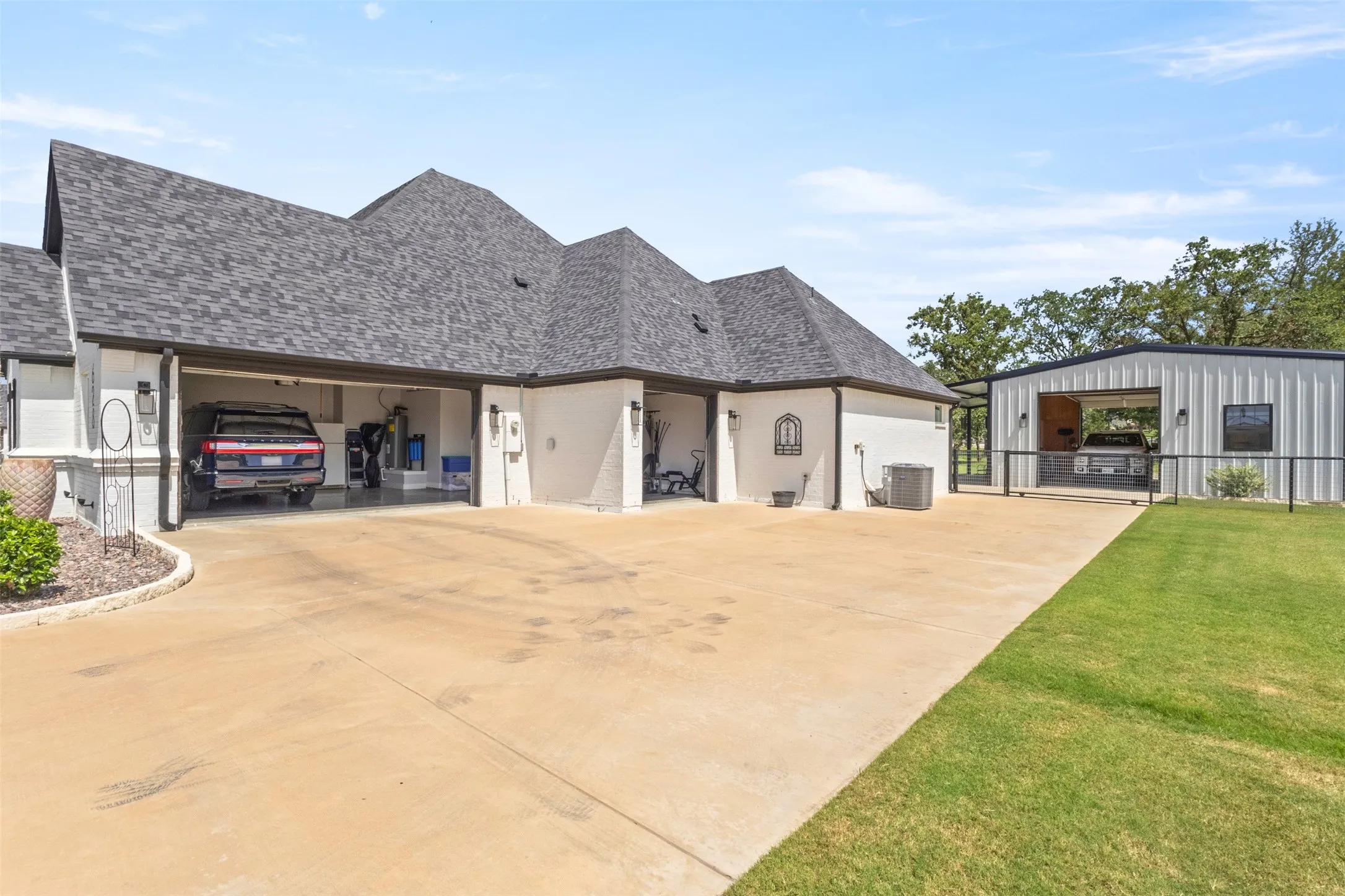 Single Family Residence For Sale in Parker County , 628 Winkler Way, Springtown, Texas 76082, 3 Bedroom, 3 Bathroom, 3 Garage spaces, 2,332 Sqft, built in 2022, mls#21318115, Real Estate Agent in Springtown, Homes For Sale in Parker county, Homes For Sale in Springtown, Realtor in Springtown Texas, Real Estate Brokerage Independent Realty Texas, Luminita Cordes Realtor