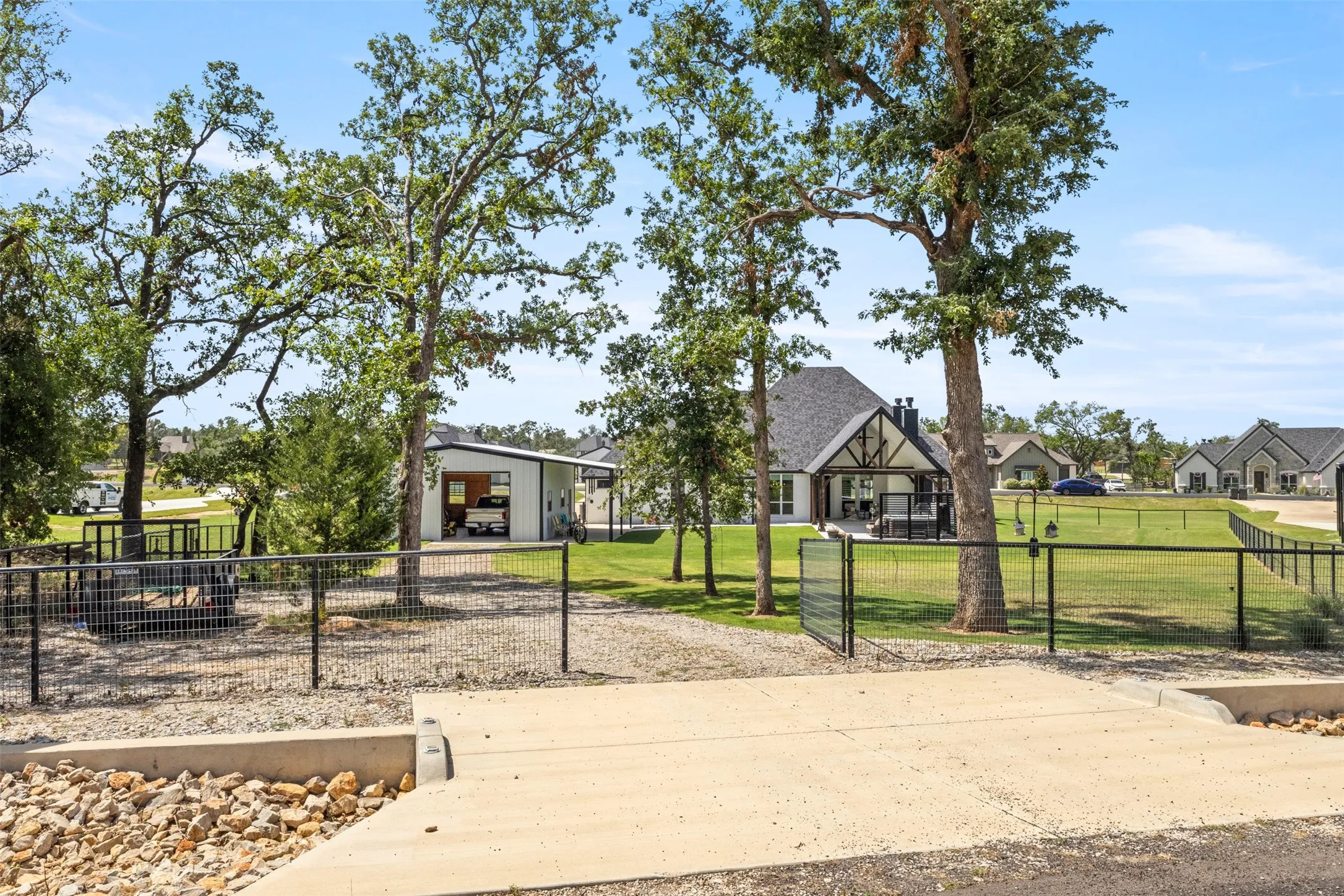 Single Family Residence For Sale in Parker County , 628 Winkler Way, Springtown, Texas 76082, 3 Bedroom, 3 Bathroom, 3 Garage spaces, 2,332 Sqft, built in 2022, mls#21318115, Real Estate Agent in Springtown, Homes For Sale in Parker county, Homes For Sale in Springtown, Realtor in Springtown Texas, Real Estate Brokerage Independent Realty Texas, Luminita Cordes Realtor