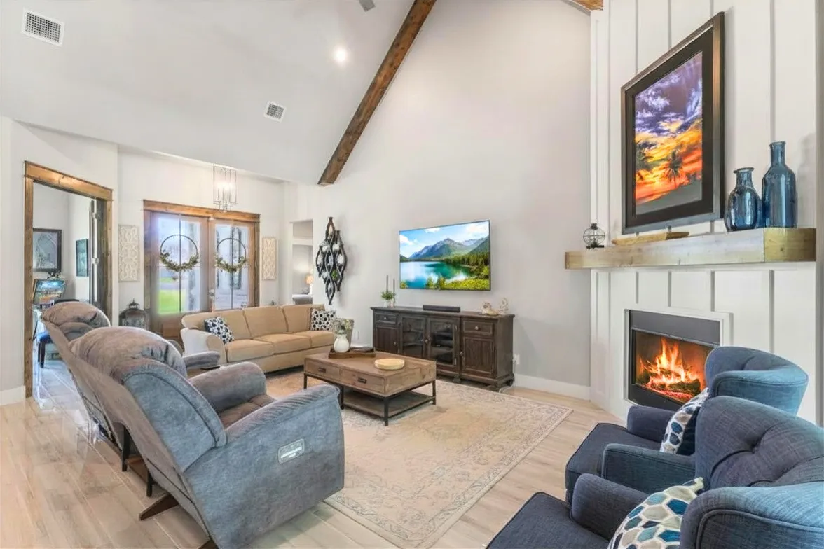 Single Family Residence For Sale in Parker County , 628 Winkler Way, Springtown, Texas 76082, 3 Bedroom, 3 Bathroom, 3 Garage spaces, 2,332 Sqft, built in 2022, mls#21318115, Real Estate Agent in Springtown, Homes For Sale in Parker county, Homes For Sale in Springtown, Realtor in Springtown Texas, Real Estate Brokerage Independent Realty Texas, Luminita Cordes Realtor