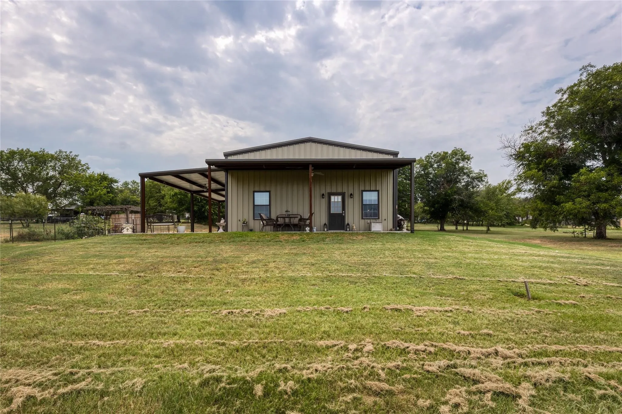 Single Family Residence For Sale in Parker County , 210 Spring Branch Trail N, Springtown, Texas 76082, 1 Bedroom, 1 Bathroom, 1 Garage spaces, 750 Sqft, built in 2021, mls#21319639, Real Estate Agent in Springtown, Homes For Sale in Parker county, Homes For Sale in Springtown, Realtor in Springtown Texas, Real Estate Brokerage Independent Realty Texas, Luminita Cordes Realtor