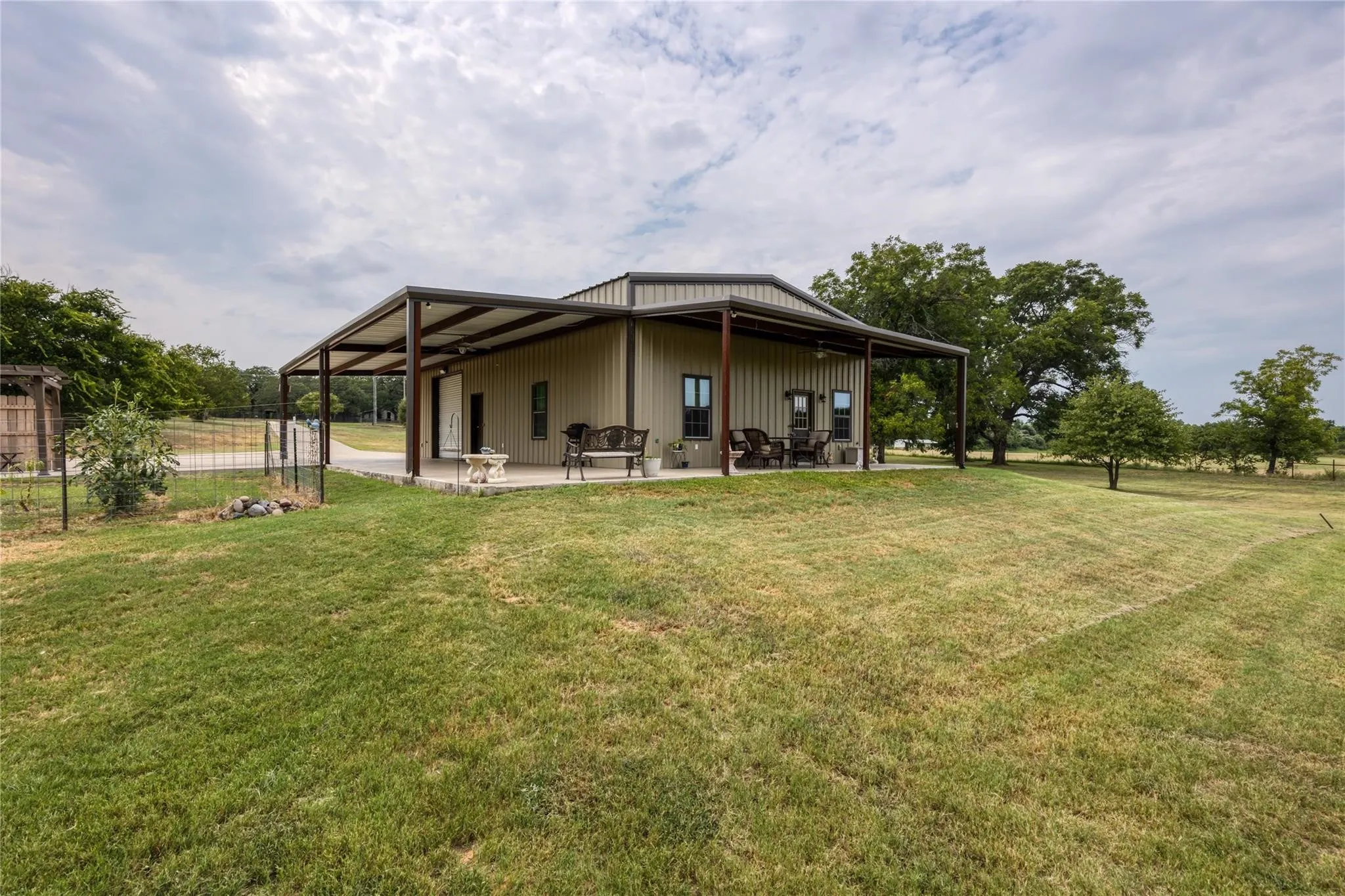 Single Family Residence For Sale in Parker County , 210 Spring Branch Trail N, Springtown, Texas 76082, 1 Bedroom, 1 Bathroom, 1 Garage spaces, 750 Sqft, built in 2021, mls#21319639, Real Estate Agent in Springtown, Homes For Sale in Parker county, Homes For Sale in Springtown, Realtor in Springtown Texas, Real Estate Brokerage Independent Realty Texas, Luminita Cordes Realtor