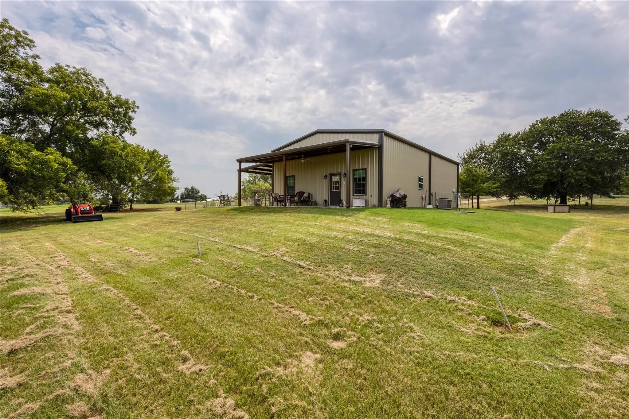 Single Family Residence For Sale in Parker County , 210 Spring Branch Trail N, Springtown, Texas 76082, 1 Bedroom, 1 Bathroom, 1 Garage spaces, 750 Sqft, built in 2021, mls#21319639, Real Estate Agent in Springtown, Homes For Sale in Parker county, Homes For Sale in Springtown, Realtor in Springtown Texas, Real Estate Brokerage Independent Realty Texas, Luminita Cordes Realtor