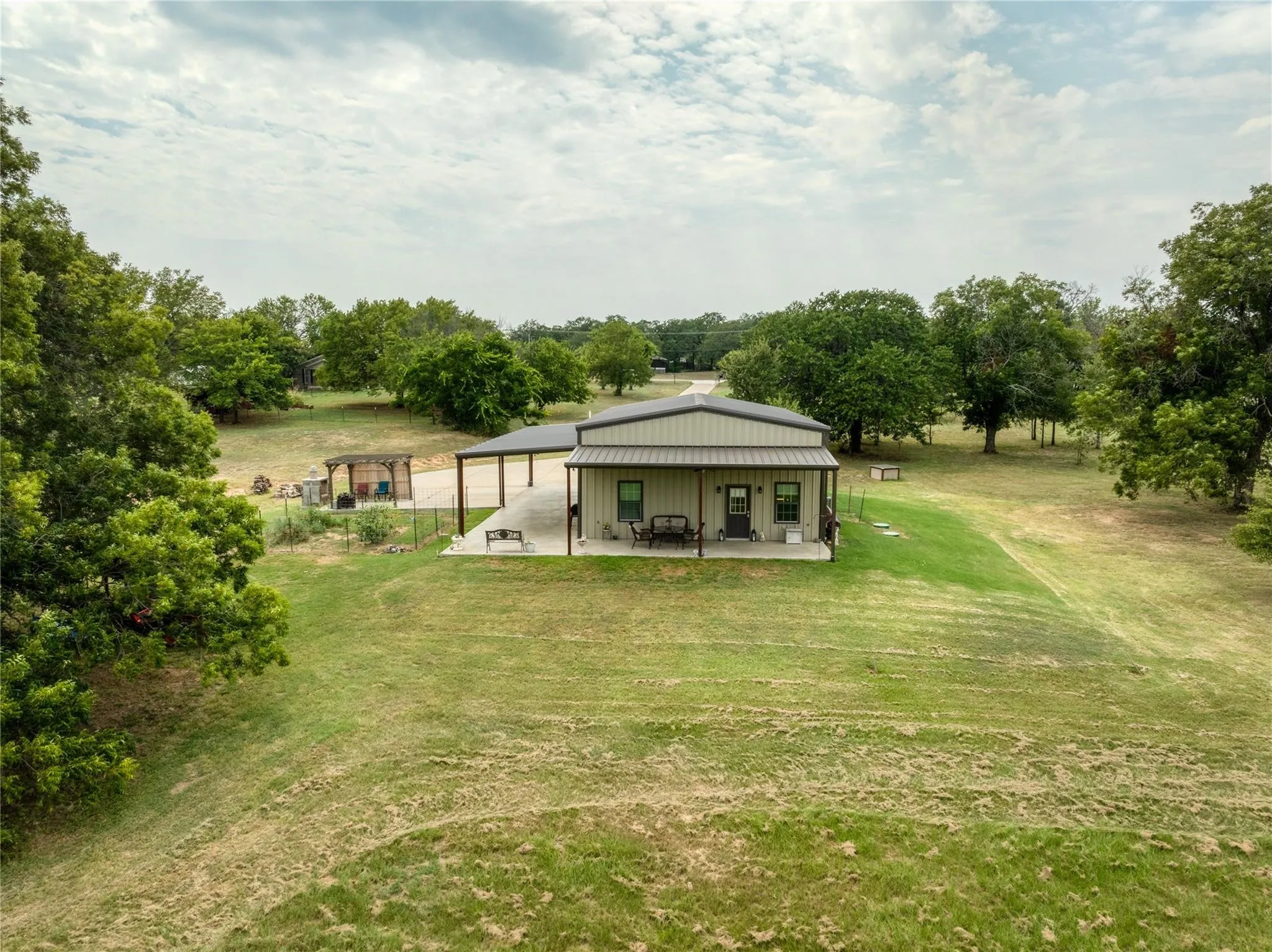 Single Family Residence For Sale in Parker County , 210 Spring Branch Trail N, Springtown, Texas 76082, 1 Bedroom, 1 Bathroom, 1 Garage spaces, 750 Sqft, built in 2021, mls#21319639, Real Estate Agent in Springtown, Homes For Sale in Parker county, Homes For Sale in Springtown, Realtor in Springtown Texas, Real Estate Brokerage Independent Realty Texas, Luminita Cordes Realtor