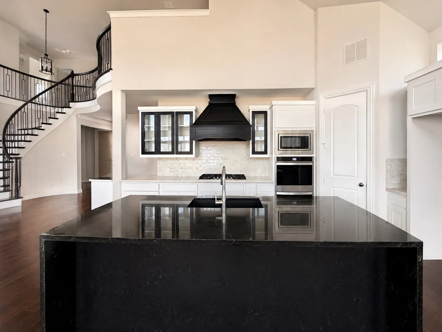 Single Family Residence For Sale in Collin County , 2916 Fountain Park Drive, Celina, Texas 75009, 5 Bedroom, 5 Bathroom, 3 Garage spaces, 4,349 Sqft, built in 2022, mls#21319689, Real Estate Agent in Celina, Homes For Sale in Collin county, Homes For Sale in Celina, Realtor in Celina Texas, Real Estate Brokerage Independent Realty Texas, Luminita Cordes Realtor