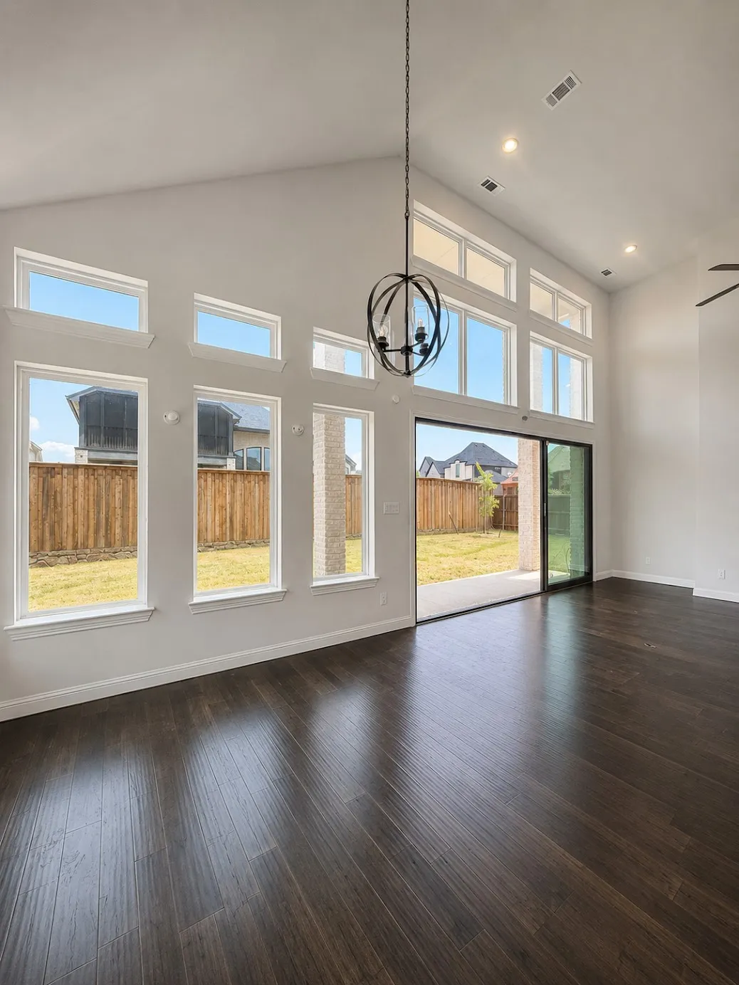 Single Family Residence For Sale in Collin County , 2916 Fountain Park Drive, Celina, Texas 75009, 5 Bedroom, 5 Bathroom, 3 Garage spaces, 4,349 Sqft, built in 2022, mls#21319689, Real Estate Agent in Celina, Homes For Sale in Collin county, Homes For Sale in Celina, Realtor in Celina Texas, Real Estate Brokerage Independent Realty Texas, Luminita Cordes Realtor