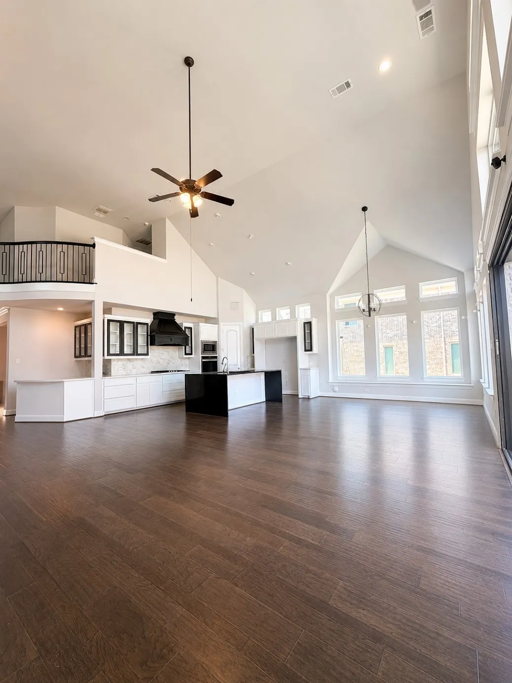 Single Family Residence For Sale in Collin County , 2916 Fountain Park Drive, Celina, Texas 75009, 5 Bedroom, 5 Bathroom, 3 Garage spaces, 4,349 Sqft, built in 2022, mls#21319689, Real Estate Agent in Celina, Homes For Sale in Collin county, Homes For Sale in Celina, Realtor in Celina Texas, Real Estate Brokerage Independent Realty Texas, Luminita Cordes Realtor
