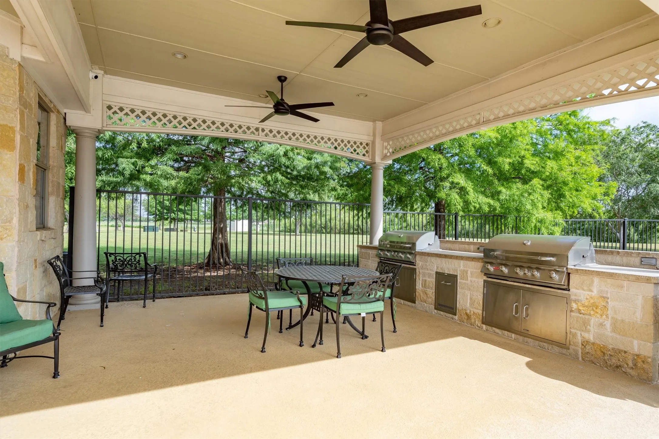 Single Family Residence For Sale in Denton County , 815 Horizon Ridge Circle, Little Elm, Texas 75068, 3 Bedroom, 2 Bathroom, 2 Garage spaces, 1,526 Sqft, built in 2008, mls#21316168, Real Estate Agent in Little Elm, Homes For Sale in Denton county, Homes For Sale in Little Elm, Realtor in Little Elm Texas, Real Estate Brokerage Independent Realty Texas, Luminita Cordes Realtor