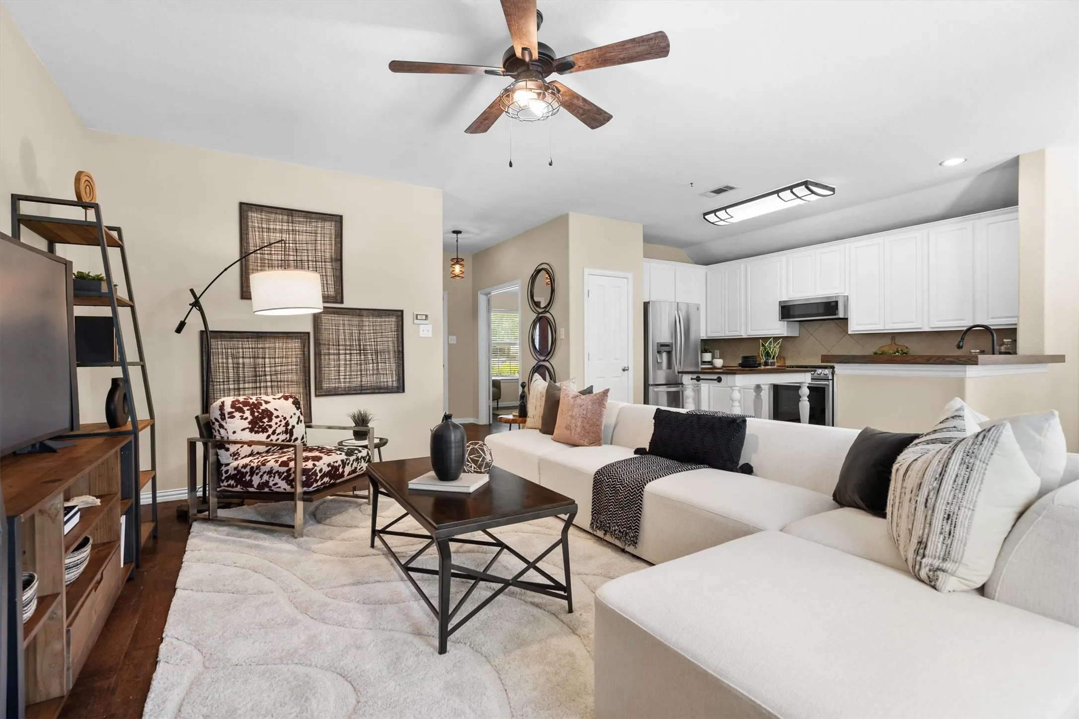Single Family Residence For Sale in Denton County , 815 Horizon Ridge Circle, Little Elm, Texas 75068, 3 Bedroom, 2 Bathroom, 2 Garage spaces, 1,526 Sqft, built in 2008, mls#21316168, Real Estate Agent in Little Elm, Homes For Sale in Denton county, Homes For Sale in Little Elm, Realtor in Little Elm Texas, Real Estate Brokerage Independent Realty Texas, Luminita Cordes Realtor