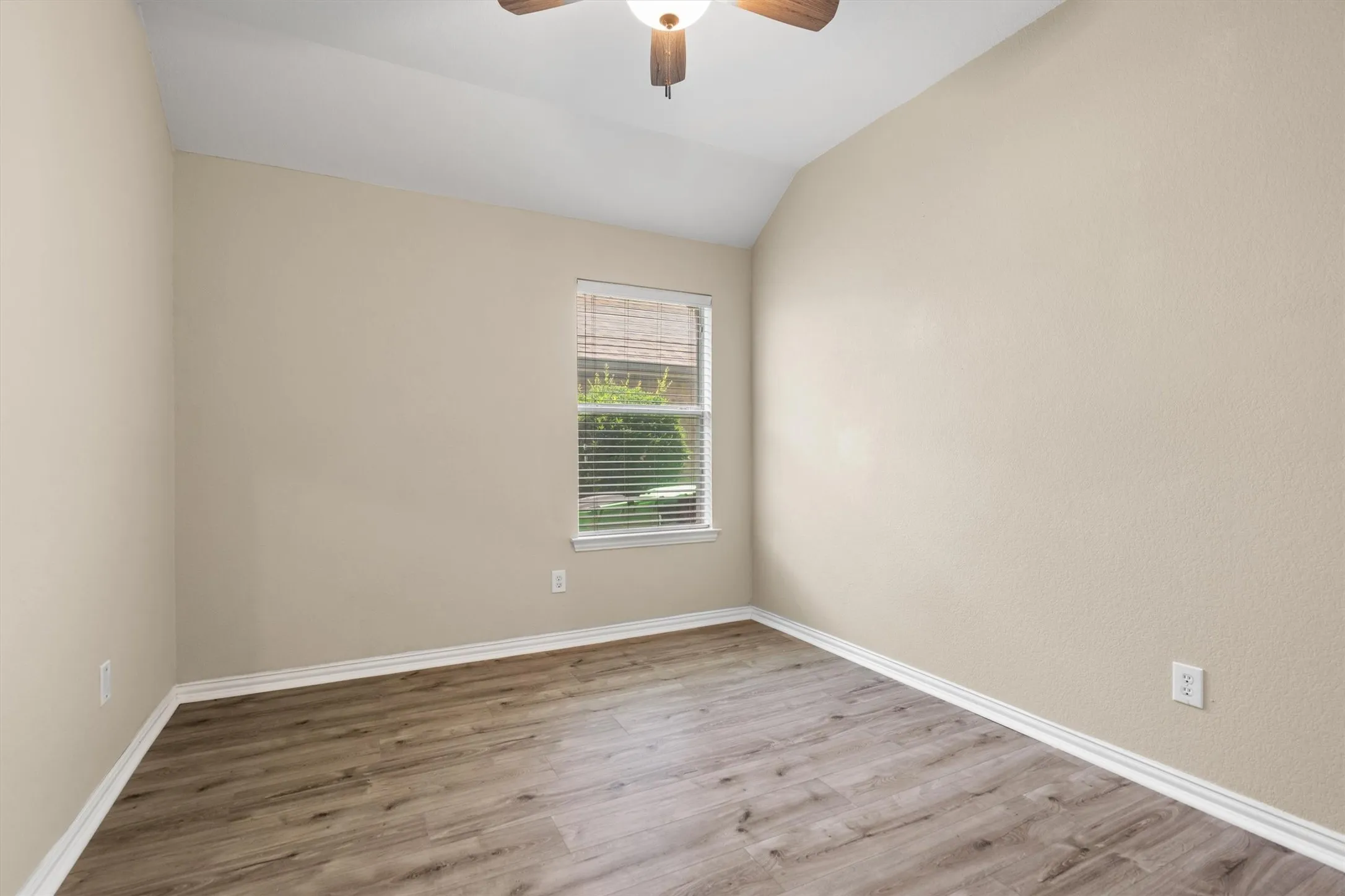 Single Family Residence For Sale in Denton County , 815 Horizon Ridge Circle, Little Elm, Texas 75068, 3 Bedroom, 2 Bathroom, 2 Garage spaces, 1,526 Sqft, built in 2008, mls#21316168, Real Estate Agent in Little Elm, Homes For Sale in Denton county, Homes For Sale in Little Elm, Realtor in Little Elm Texas, Real Estate Brokerage Independent Realty Texas, Luminita Cordes Realtor