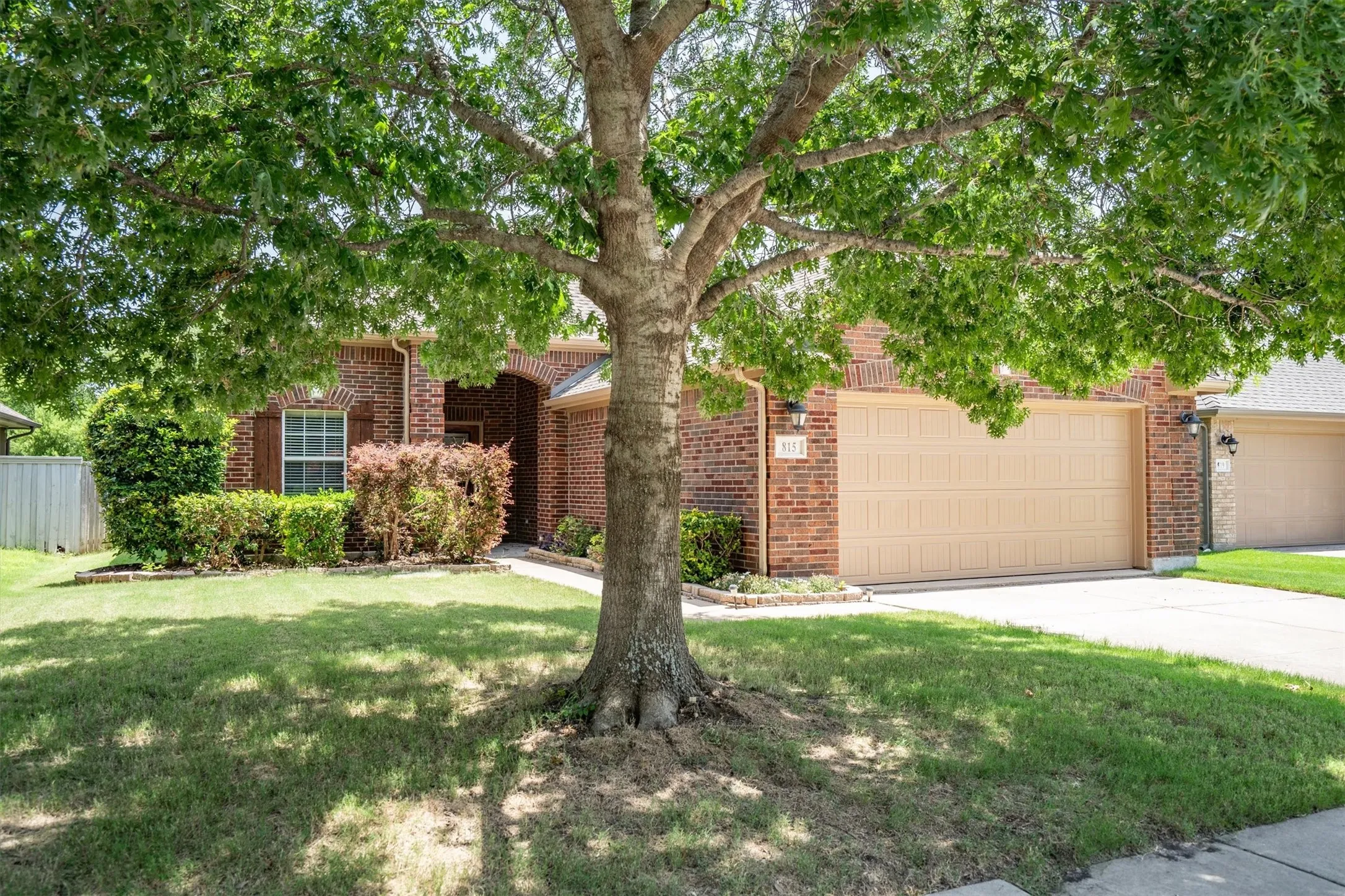 Single Family Residence For Sale in Denton County , 815 Horizon Ridge Circle, Little Elm, Texas 75068, 3 Bedroom, 2 Bathroom, 2 Garage spaces, 1,526 Sqft, built in 2008, mls#21316168, Real Estate Agent in Little Elm, Homes For Sale in Denton county, Homes For Sale in Little Elm, Realtor in Little Elm Texas, Real Estate Brokerage Independent Realty Texas, Luminita Cordes Realtor
