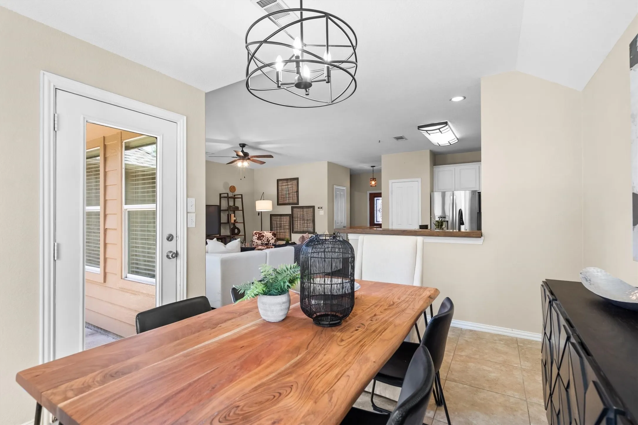 Single Family Residence For Sale in Denton County , 815 Horizon Ridge Circle, Little Elm, Texas 75068, 3 Bedroom, 2 Bathroom, 2 Garage spaces, 1,526 Sqft, built in 2008, mls#21316168, Real Estate Agent in Little Elm, Homes For Sale in Denton county, Homes For Sale in Little Elm, Realtor in Little Elm Texas, Real Estate Brokerage Independent Realty Texas, Luminita Cordes Realtor