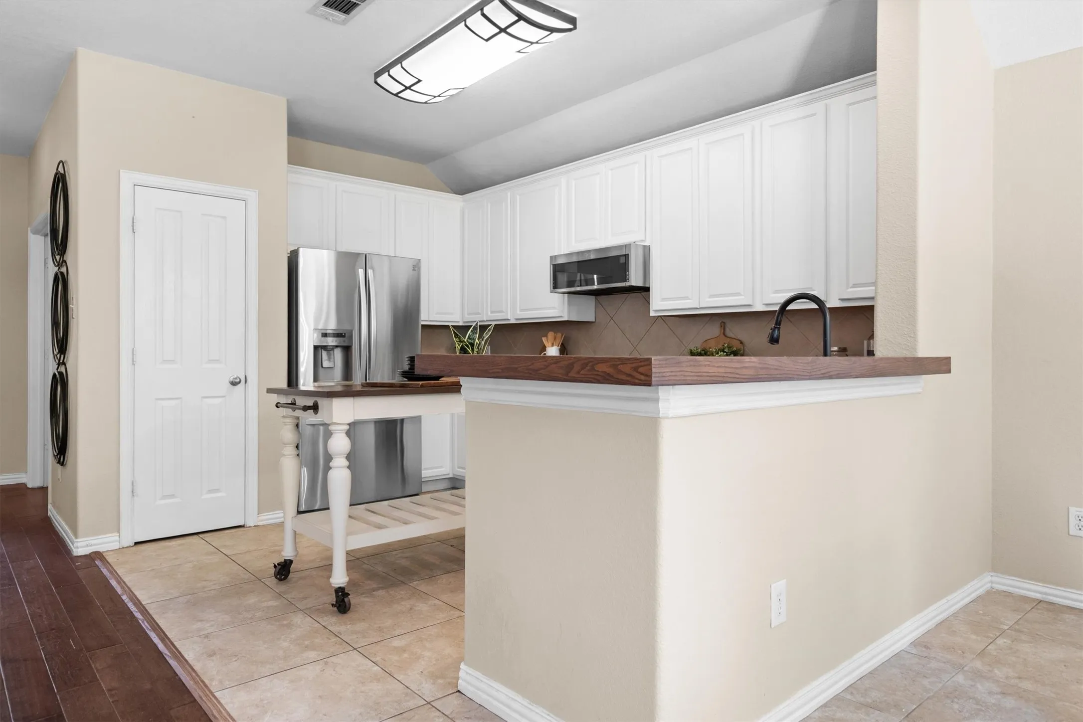 Single Family Residence For Sale in Denton County , 815 Horizon Ridge Circle, Little Elm, Texas 75068, 3 Bedroom, 2 Bathroom, 2 Garage spaces, 1,526 Sqft, built in 2008, mls#21316168, Real Estate Agent in Little Elm, Homes For Sale in Denton county, Homes For Sale in Little Elm, Realtor in Little Elm Texas, Real Estate Brokerage Independent Realty Texas, Luminita Cordes Realtor