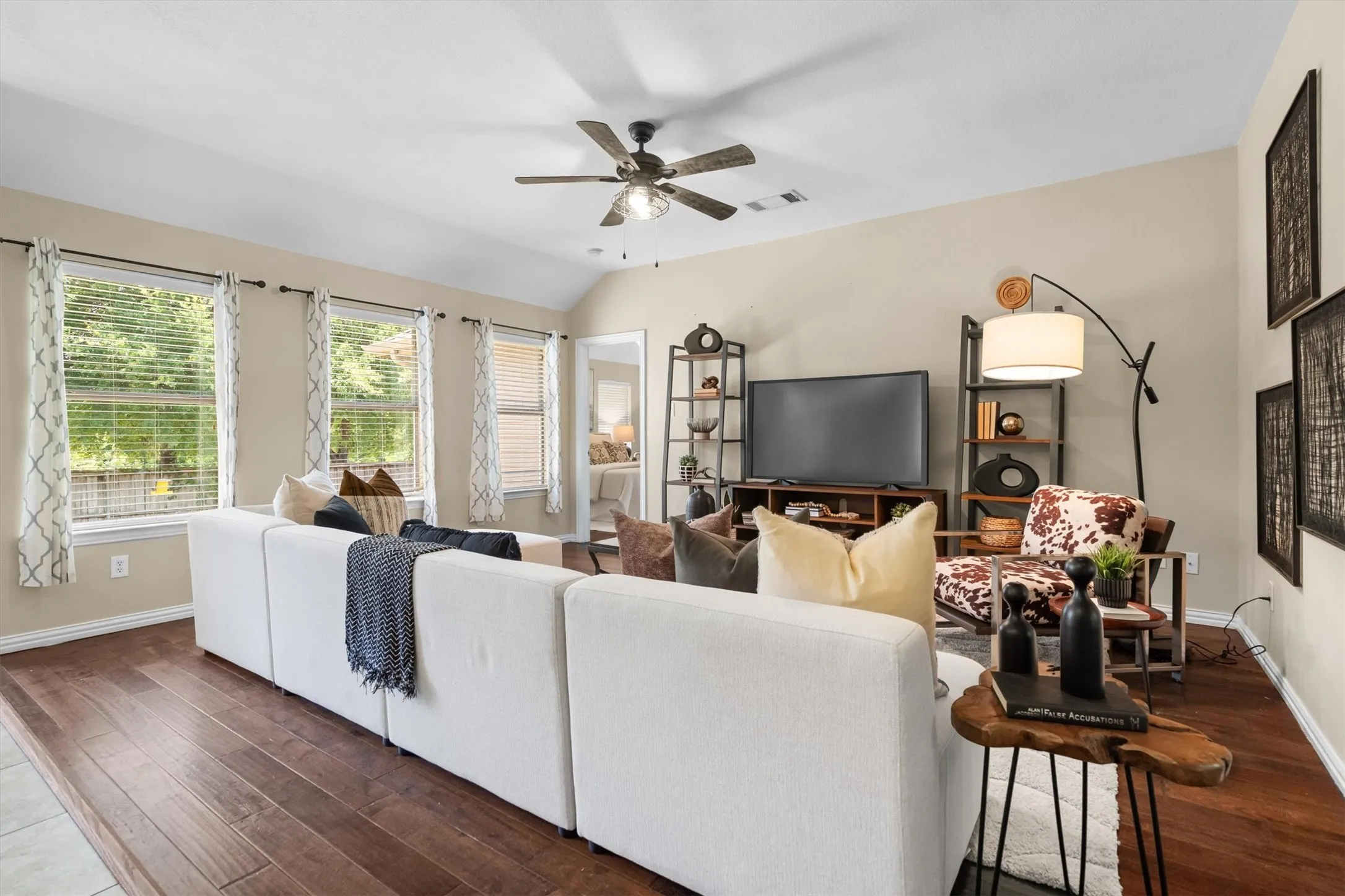 Single Family Residence For Sale in Denton County , 815 Horizon Ridge Circle, Little Elm, Texas 75068, 3 Bedroom, 2 Bathroom, 2 Garage spaces, 1,526 Sqft, built in 2008, mls#21316168, Real Estate Agent in Little Elm, Homes For Sale in Denton county, Homes For Sale in Little Elm, Realtor in Little Elm Texas, Real Estate Brokerage Independent Realty Texas, Luminita Cordes Realtor