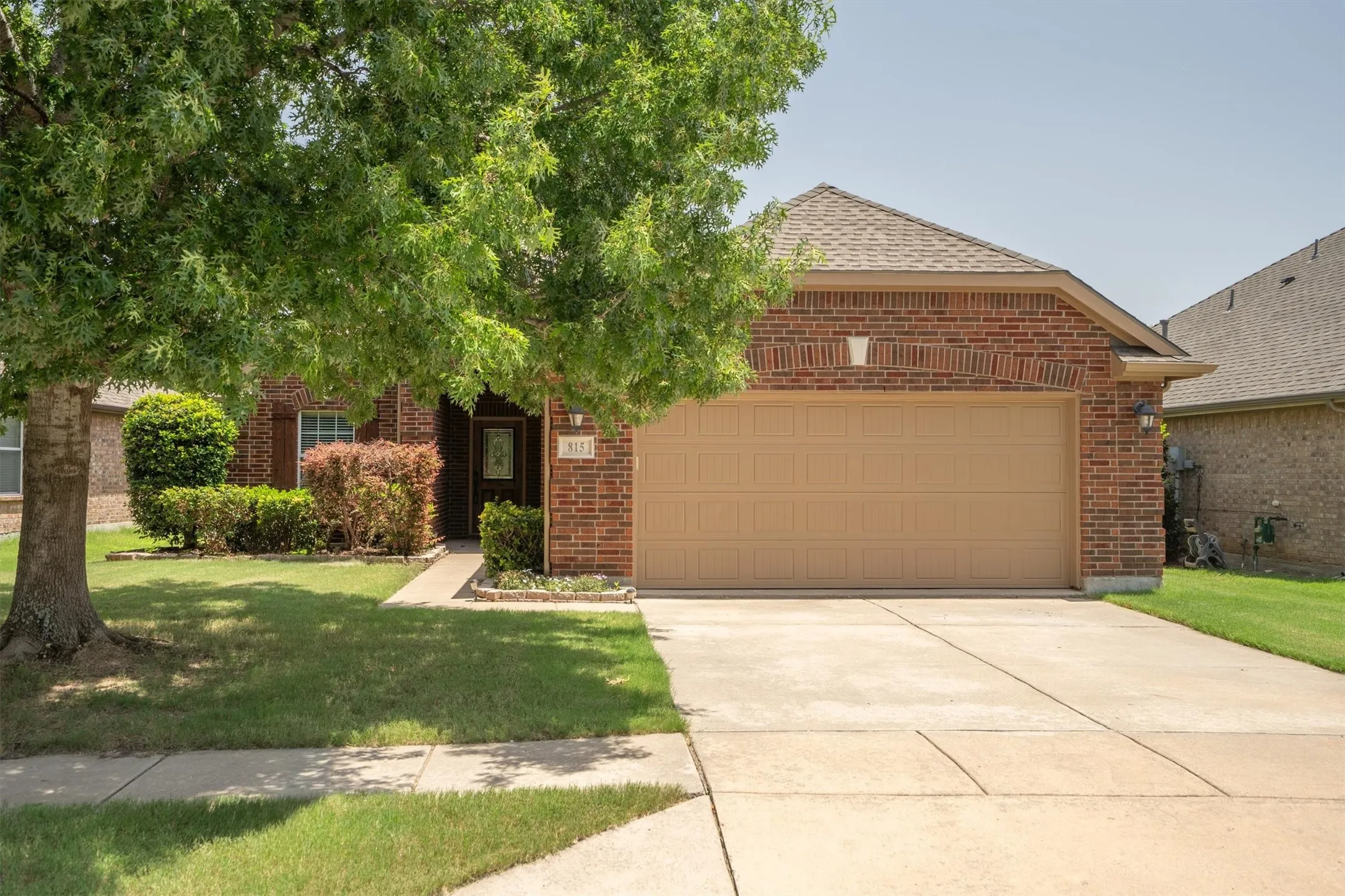 Single Family Residence For Sale in Denton County , 815 Horizon Ridge Circle, Little Elm, Texas 75068, 3 Bedroom, 2 Bathroom, 2 Garage spaces, 1,526 Sqft, built in 2008, mls#21316168, Real Estate Agent in Little Elm, Homes For Sale in Denton county, Homes For Sale in Little Elm, Realtor in Little Elm Texas, Real Estate Brokerage Independent Realty Texas, Luminita Cordes Realtor