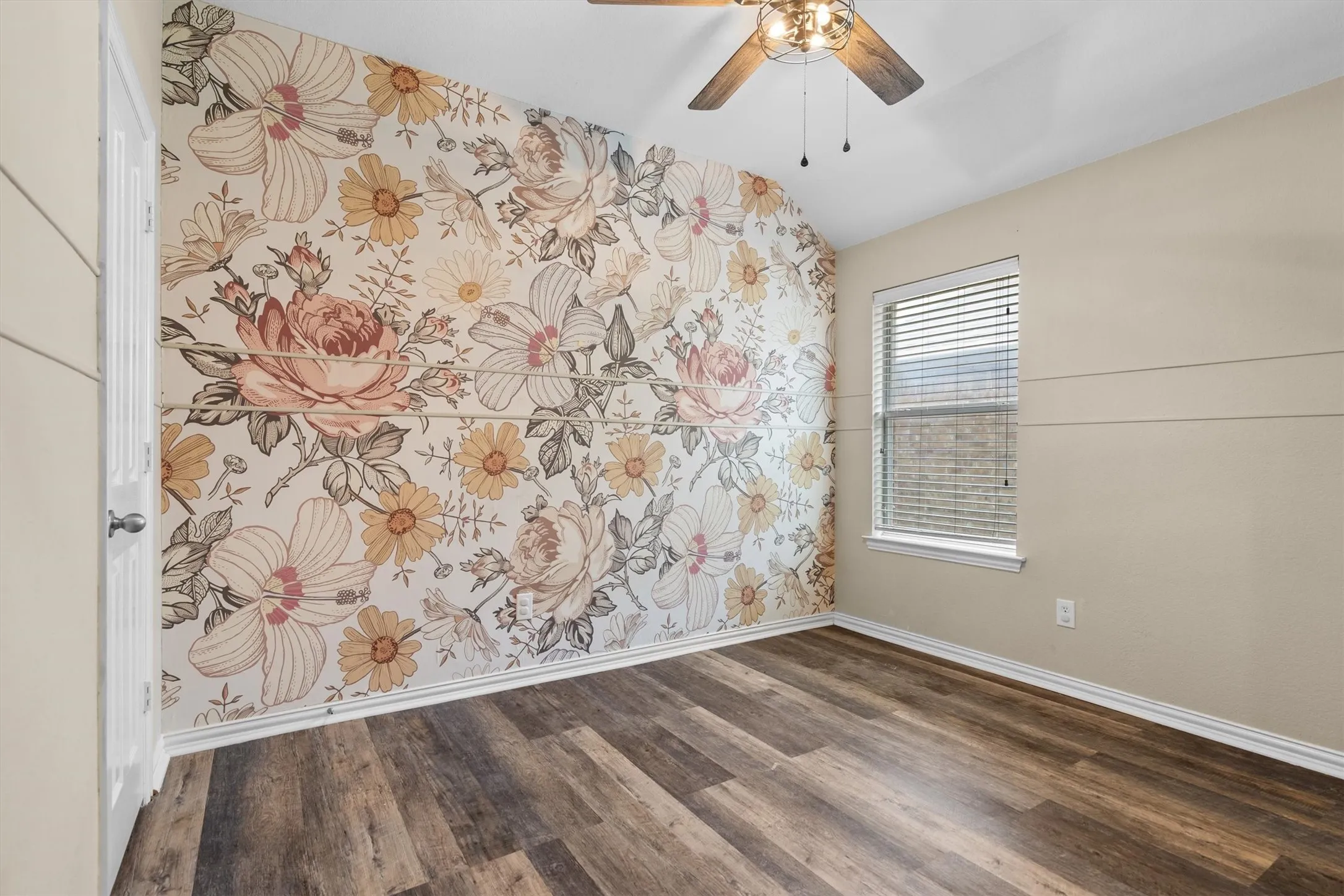 Single Family Residence For Sale in Denton County , 815 Horizon Ridge Circle, Little Elm, Texas 75068, 3 Bedroom, 2 Bathroom, 2 Garage spaces, 1,526 Sqft, built in 2008, mls#21316168, Real Estate Agent in Little Elm, Homes For Sale in Denton county, Homes For Sale in Little Elm, Realtor in Little Elm Texas, Real Estate Brokerage Independent Realty Texas, Luminita Cordes Realtor