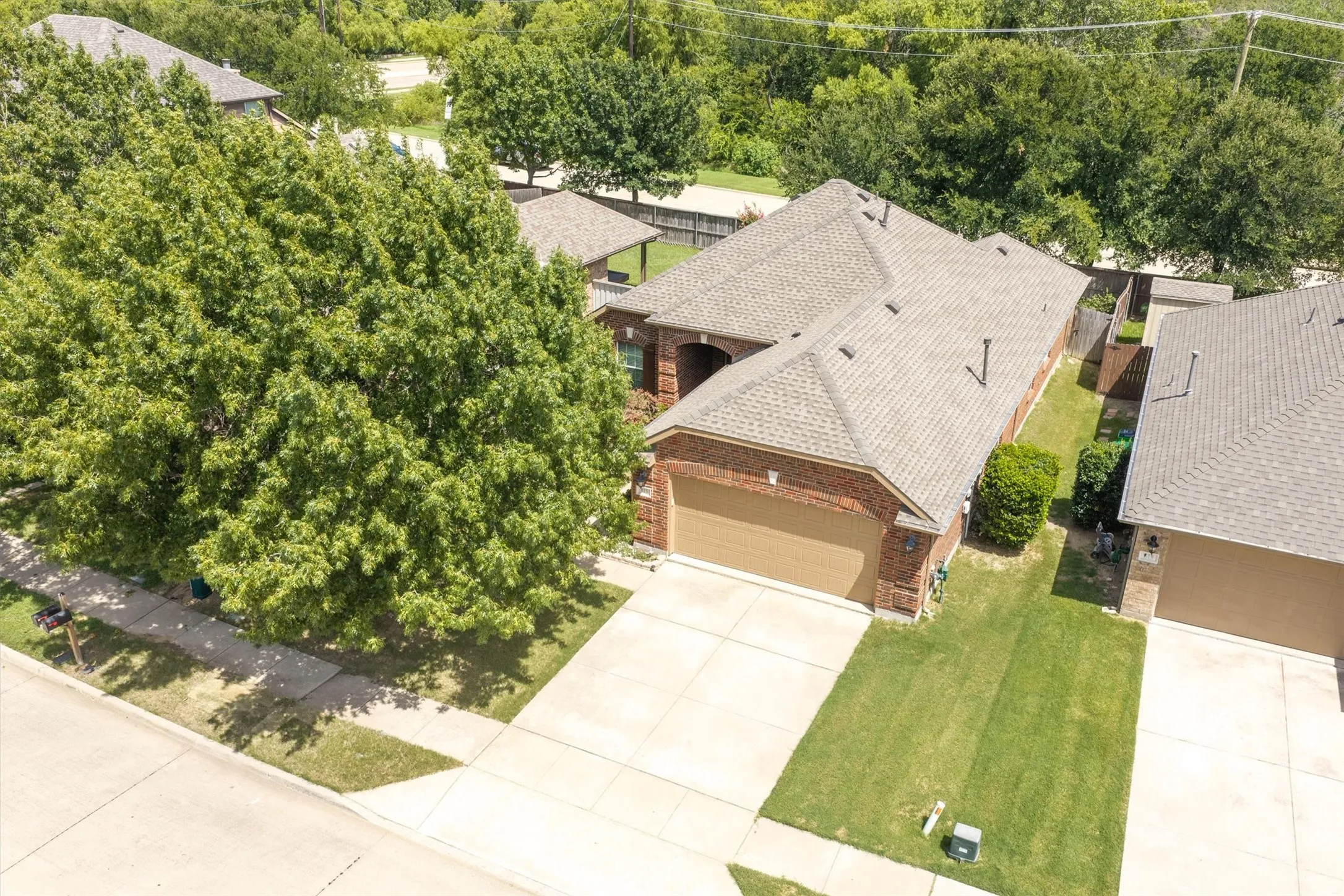 Single Family Residence For Sale in Denton County , 815 Horizon Ridge Circle, Little Elm, Texas 75068, 3 Bedroom, 2 Bathroom, 2 Garage spaces, 1,526 Sqft, built in 2008, mls#21316168, Real Estate Agent in Little Elm, Homes For Sale in Denton county, Homes For Sale in Little Elm, Realtor in Little Elm Texas, Real Estate Brokerage Independent Realty Texas, Luminita Cordes Realtor