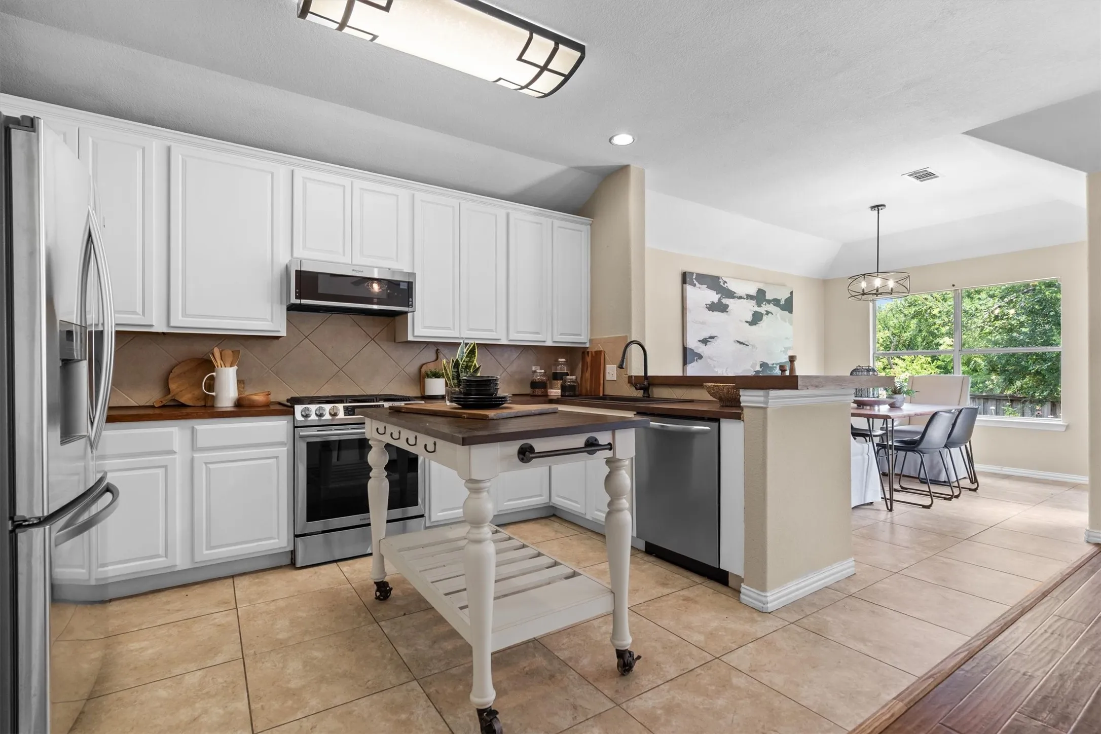 Single Family Residence For Sale in Denton County , 815 Horizon Ridge Circle, Little Elm, Texas 75068, 3 Bedroom, 2 Bathroom, 2 Garage spaces, 1,526 Sqft, built in 2008, mls#21316168, Real Estate Agent in Little Elm, Homes For Sale in Denton county, Homes For Sale in Little Elm, Realtor in Little Elm Texas, Real Estate Brokerage Independent Realty Texas, Luminita Cordes Realtor