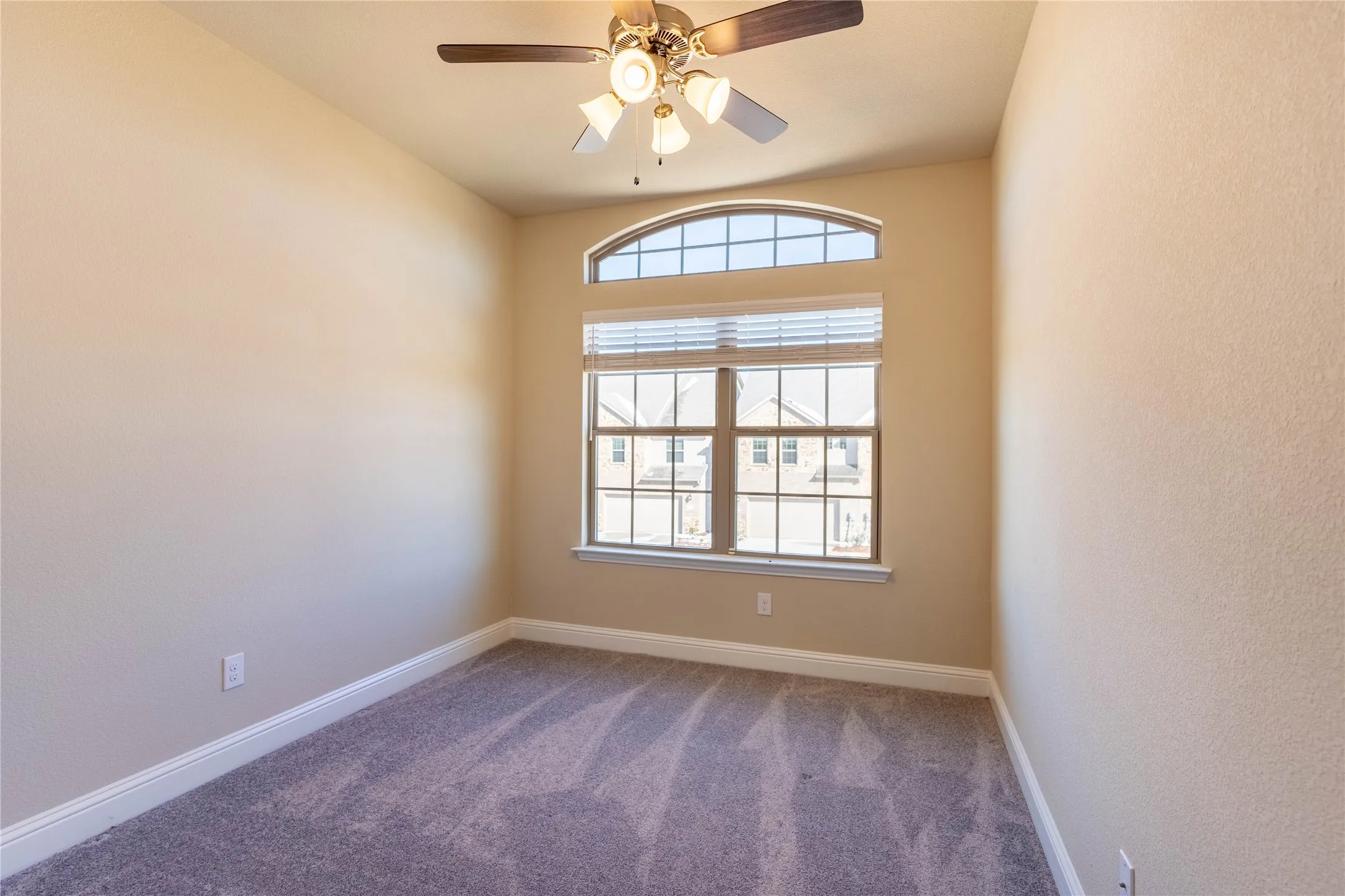 Townhouse For Rent in Hunt County , 6819 Topaz Drive, Greenville, Texas 75402, 3 Bedroom, 3 Bathroom, 2 Garage spaces, 1,926 Sqft, built in 2021, mls#21319705, Real Estate Agent in Greenville, Homes For Rent in Hunt county, Homes For Rent in Greenville, Realtor in Greenville Texas, Real Estate Brokerage Independent Realty Texas, Luminita Cordes Realtor