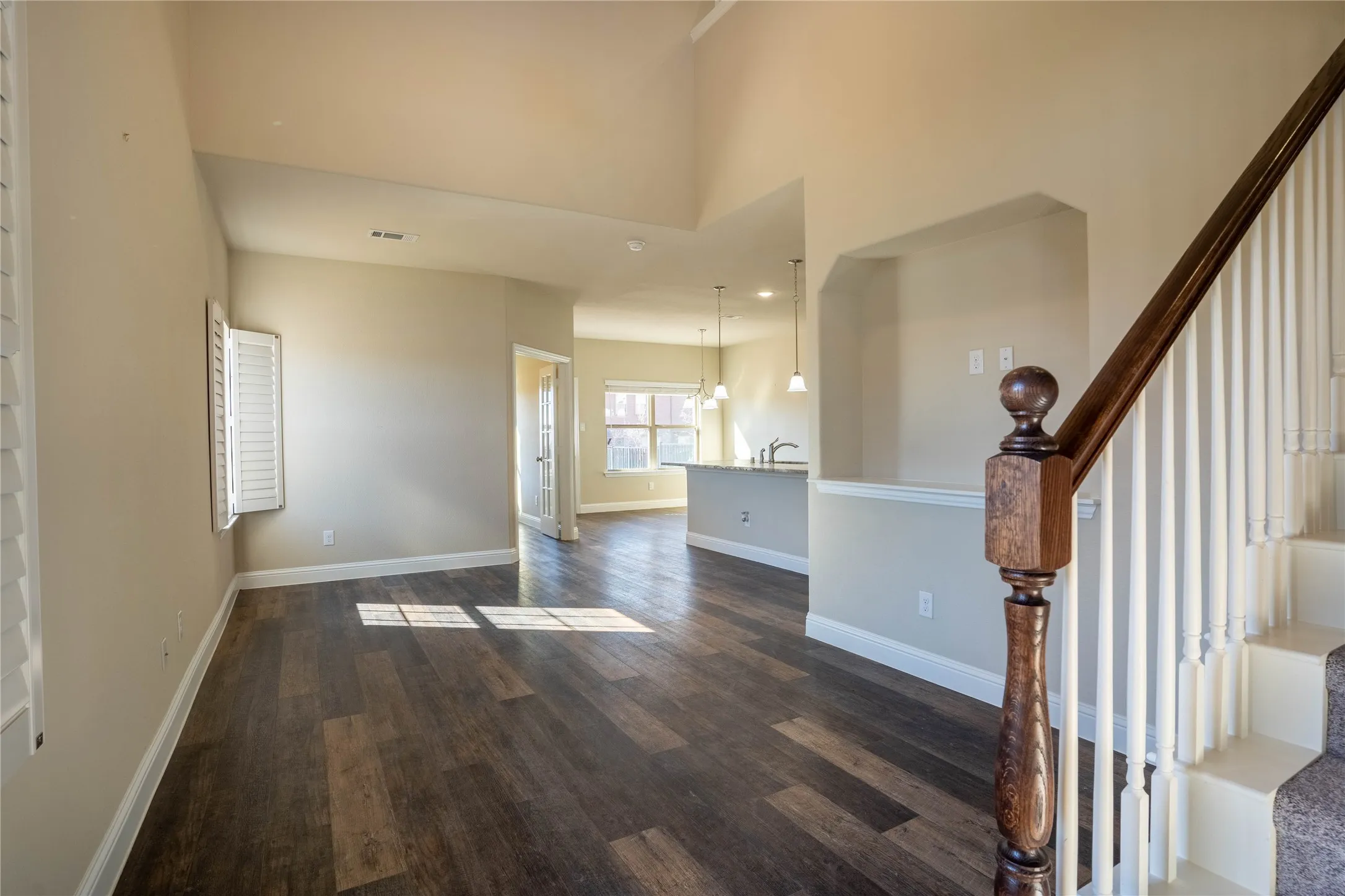 Townhouse For Rent in Hunt County , 6819 Topaz Drive, Greenville, Texas 75402, 3 Bedroom, 3 Bathroom, 2 Garage spaces, 1,926 Sqft, built in 2021, mls#21319705, Real Estate Agent in Greenville, Homes For Rent in Hunt county, Homes For Rent in Greenville, Realtor in Greenville Texas, Real Estate Brokerage Independent Realty Texas, Luminita Cordes Realtor
