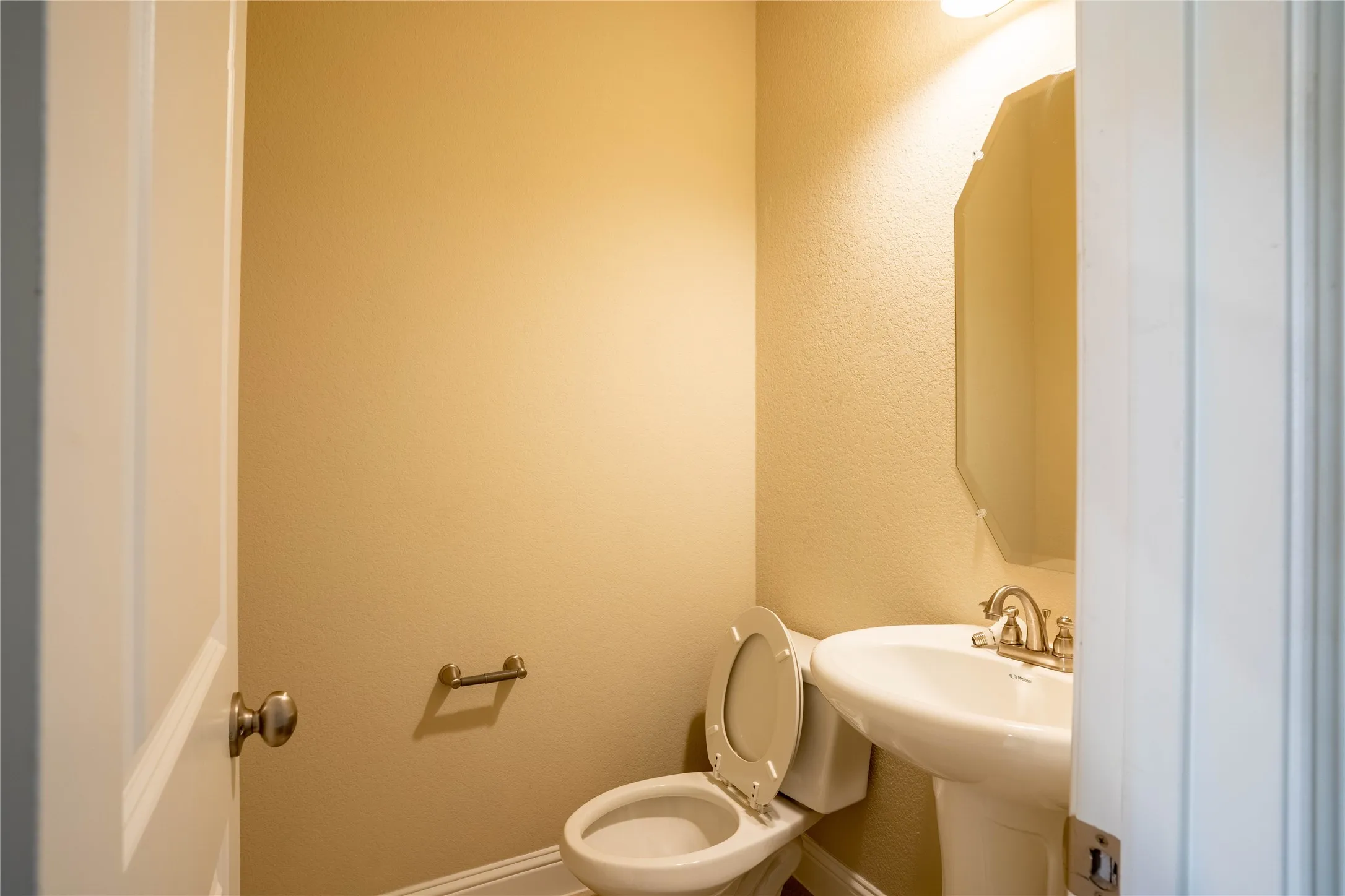 Townhouse For Rent in Hunt County , 6819 Topaz Drive, Greenville, Texas 75402, 3 Bedroom, 3 Bathroom, 2 Garage spaces, 1,926 Sqft, built in 2021, mls#21319705, Real Estate Agent in Greenville, Homes For Rent in Hunt county, Homes For Rent in Greenville, Realtor in Greenville Texas, Real Estate Brokerage Independent Realty Texas, Luminita Cordes Realtor