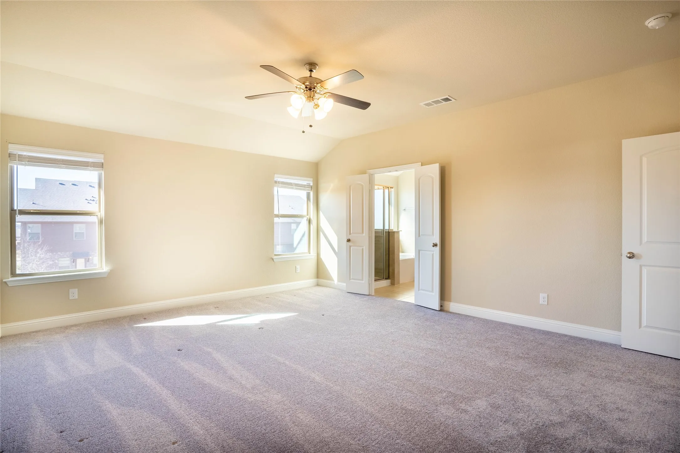 Townhouse For Rent in Hunt County , 6819 Topaz Drive, Greenville, Texas 75402, 3 Bedroom, 3 Bathroom, 2 Garage spaces, 1,926 Sqft, built in 2021, mls#21319705, Real Estate Agent in Greenville, Homes For Rent in Hunt county, Homes For Rent in Greenville, Realtor in Greenville Texas, Real Estate Brokerage Independent Realty Texas, Luminita Cordes Realtor