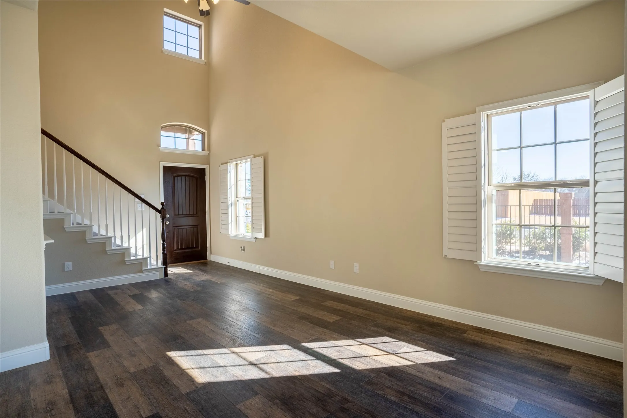 Townhouse For Rent in Hunt County , 6819 Topaz Drive, Greenville, Texas 75402, 3 Bedroom, 3 Bathroom, 2 Garage spaces, 1,926 Sqft, built in 2021, mls#21319705, Real Estate Agent in Greenville, Homes For Rent in Hunt county, Homes For Rent in Greenville, Realtor in Greenville Texas, Real Estate Brokerage Independent Realty Texas, Luminita Cordes Realtor