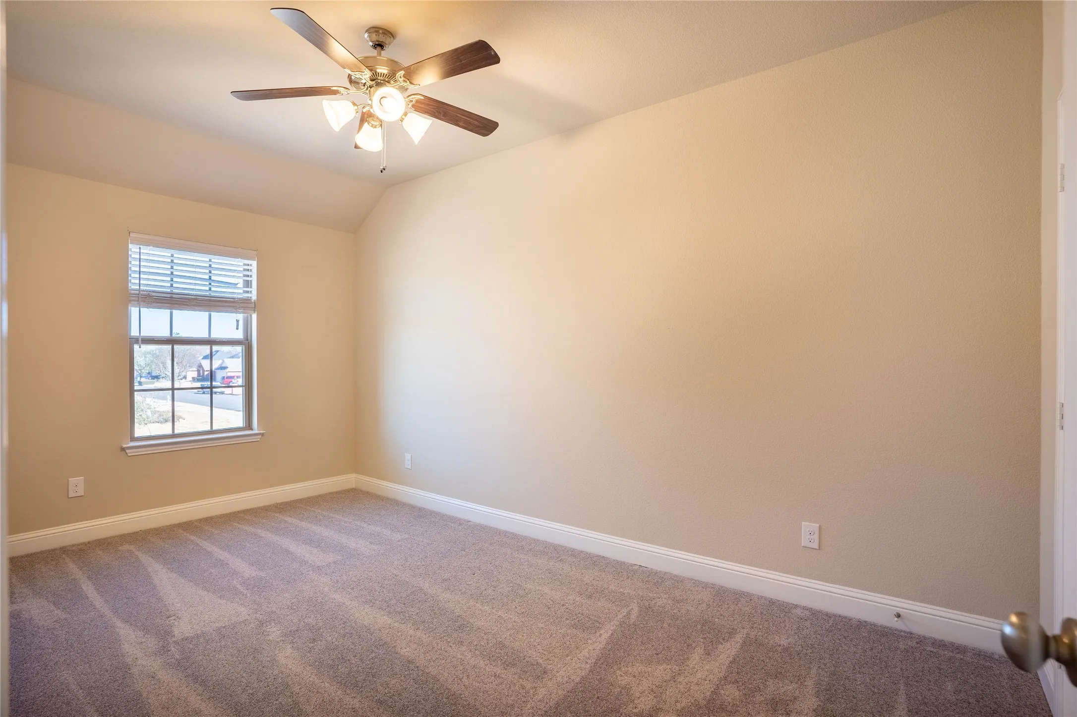 Townhouse For Rent in Hunt County , 6819 Topaz Drive, Greenville, Texas 75402, 3 Bedroom, 3 Bathroom, 2 Garage spaces, 1,926 Sqft, built in 2021, mls#21319705, Real Estate Agent in Greenville, Homes For Rent in Hunt county, Homes For Rent in Greenville, Realtor in Greenville Texas, Real Estate Brokerage Independent Realty Texas, Luminita Cordes Realtor