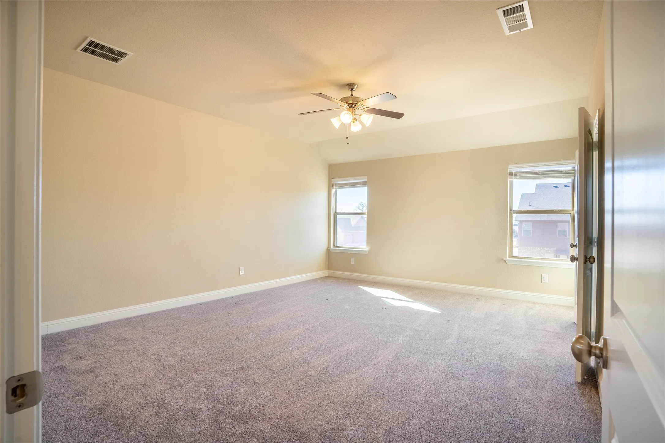 Townhouse For Rent in Hunt County , 6819 Topaz Drive, Greenville, Texas 75402, 3 Bedroom, 3 Bathroom, 2 Garage spaces, 1,926 Sqft, built in 2021, mls#21319705, Real Estate Agent in Greenville, Homes For Rent in Hunt county, Homes For Rent in Greenville, Realtor in Greenville Texas, Real Estate Brokerage Independent Realty Texas, Luminita Cordes Realtor