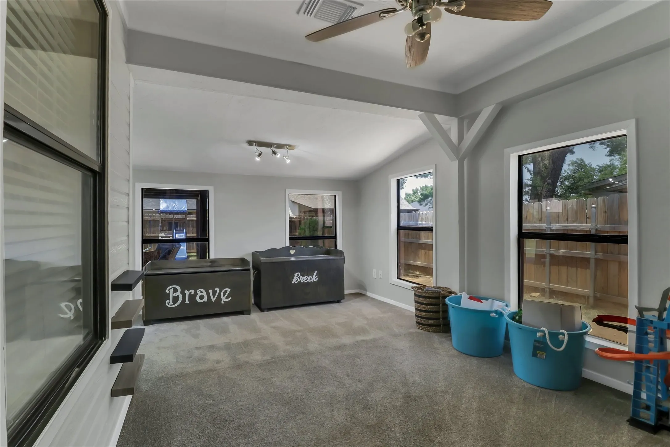 Single Family Residence For Sale in Hood County , 1506 Berry Patch Lane, Granbury, Texas 76048, 3 Bedroom, 2 Bathroom, 2 Garage spaces, 1,657 Sqft, built in 1998, mls#21318164, Real Estate Agent in Granbury, Homes For Sale in Hood county, Homes For Sale in Granbury, Realtor in Granbury Texas, Real Estate Brokerage Independent Realty Texas, Luminita Cordes Realtor